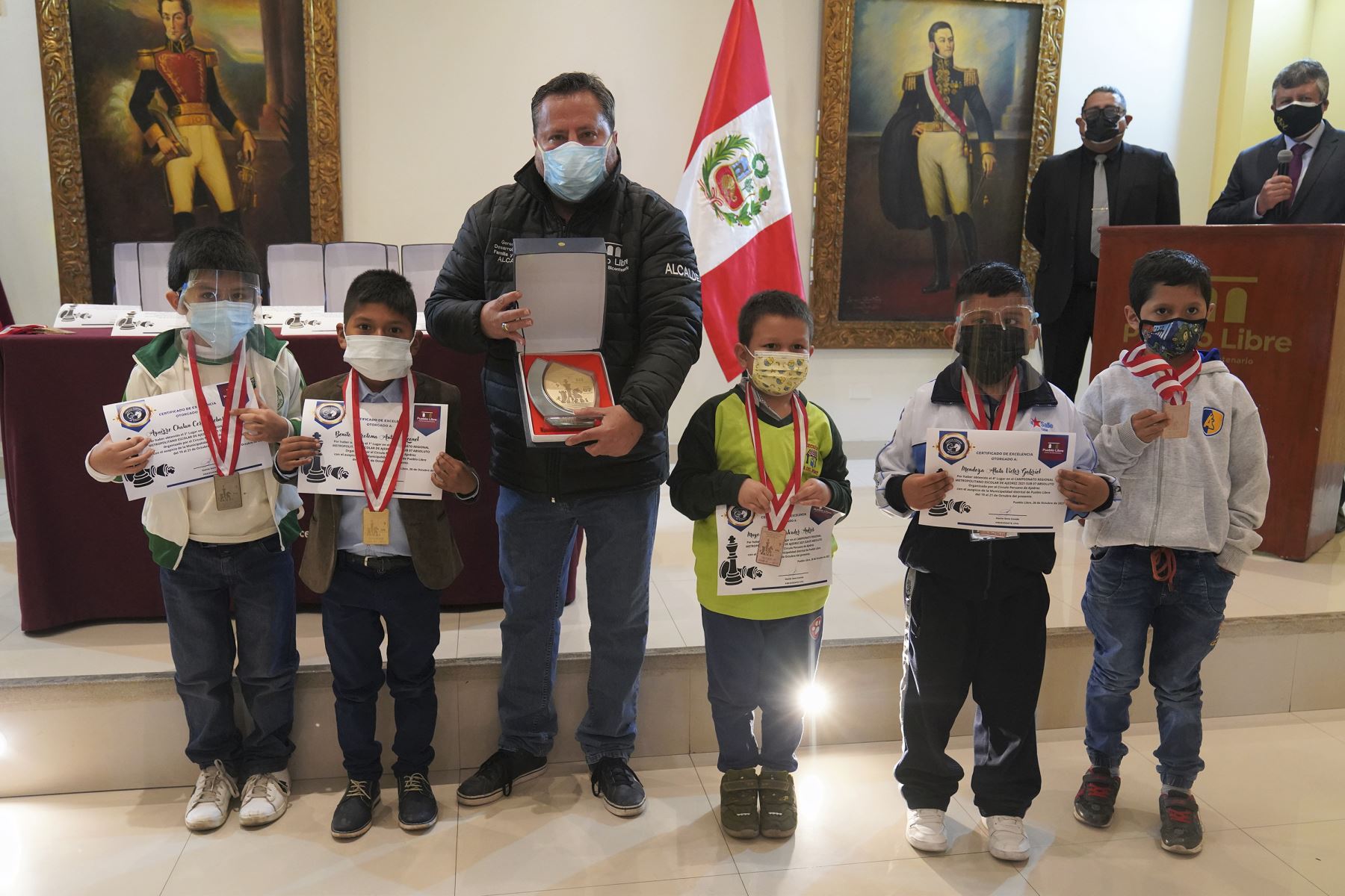 Premian a campeones escolares de ajedrez en Pueblo Libre