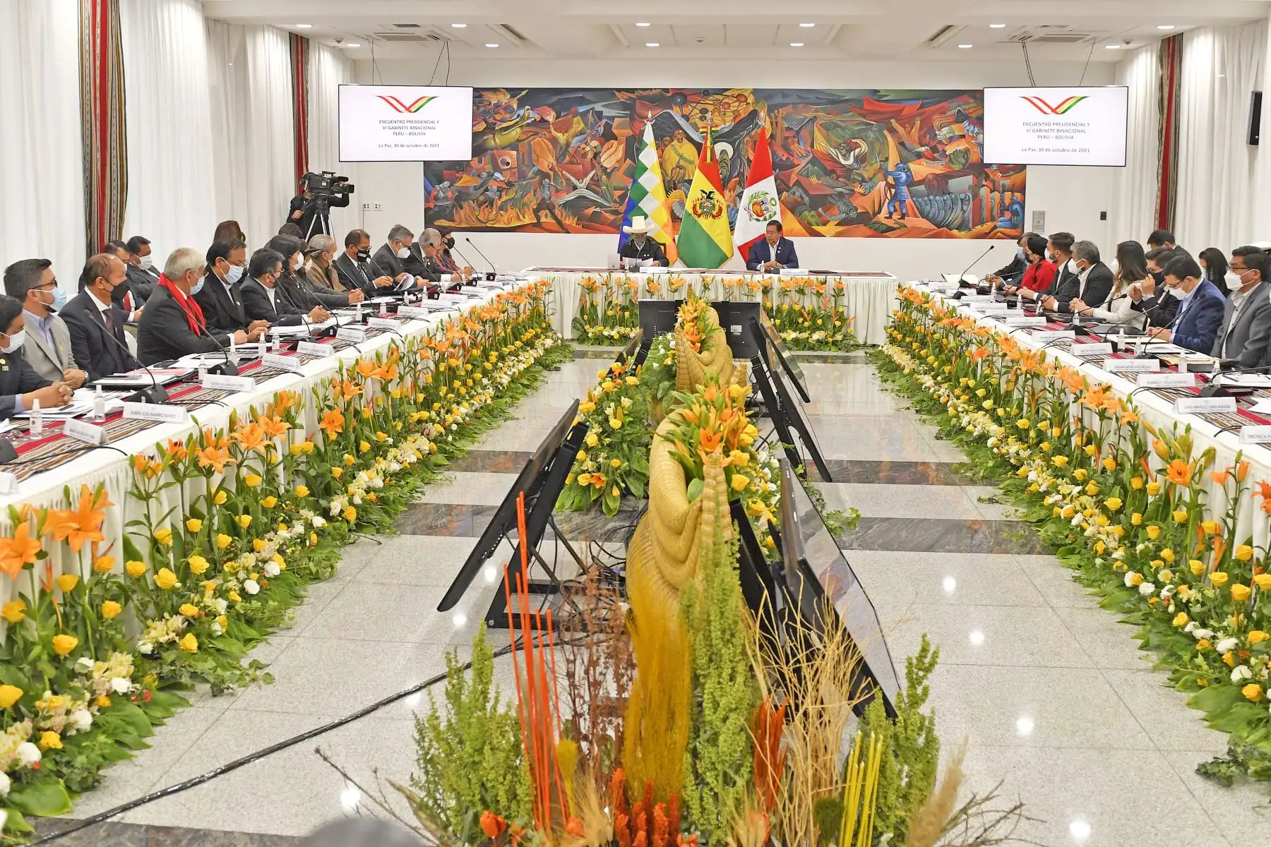 El presidente de la República, Pedro Castillo, junto a su homólogo boliviano, Luis Arce, participan del VI Gabinete Binacional que se desarrolla en la ciudad de La Paz. Foto: ANDINA/Prensa Presidencia