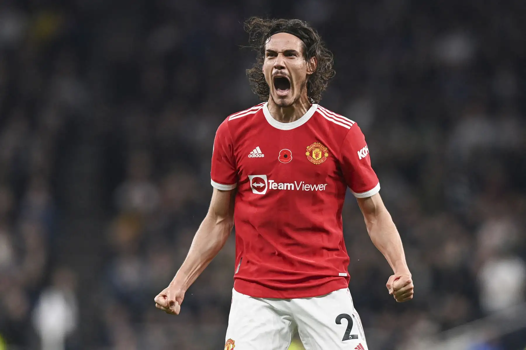 El delantero uruguayo del Manchester United, Edinson Cavani, celebra tras anotar su segundo gol durante el partido ante el Tottenham por la Premier League. Foto. AFP
