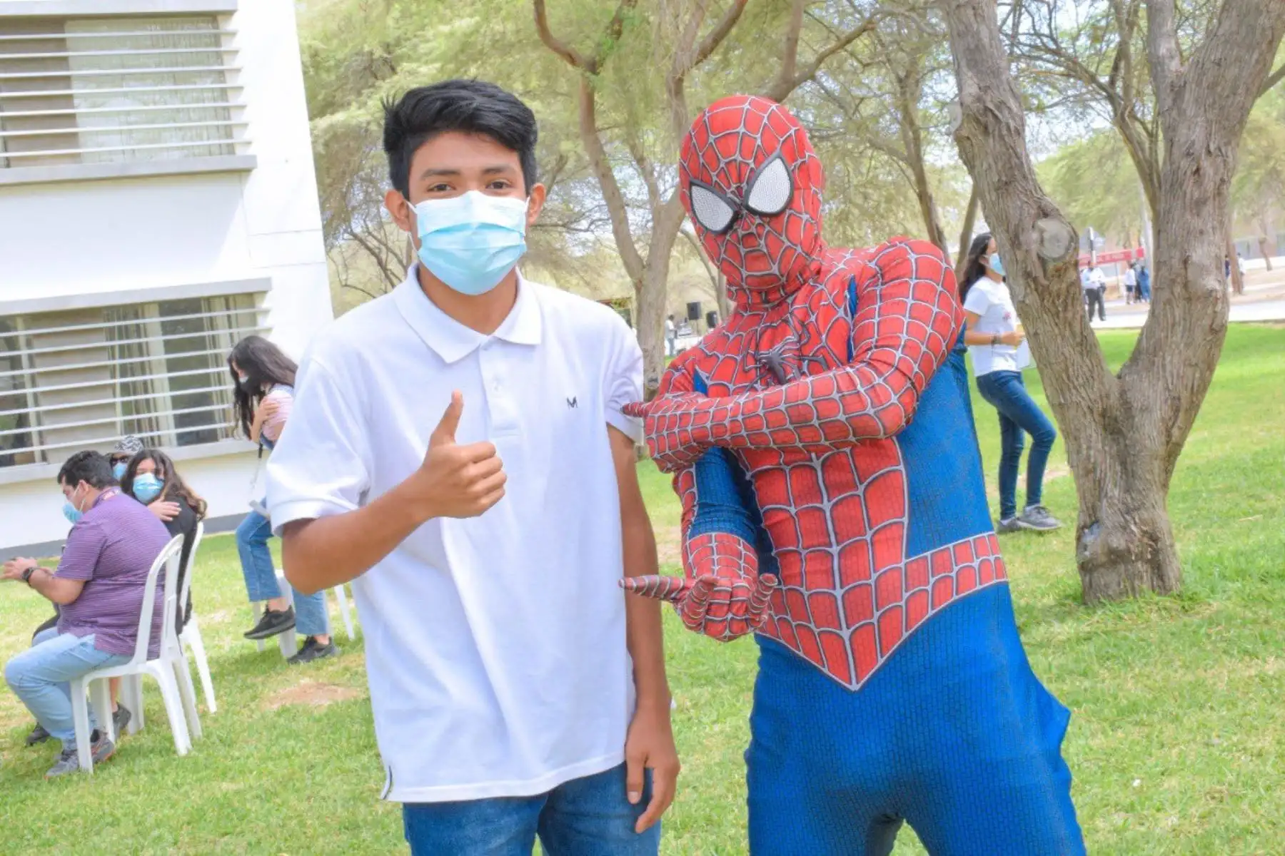 ¡Así se vive el Vacunafest en Piura! Menores desde los 15 a 17 años siguen llegando para poder vacunarse contra la covid-19. Foto: Minsa