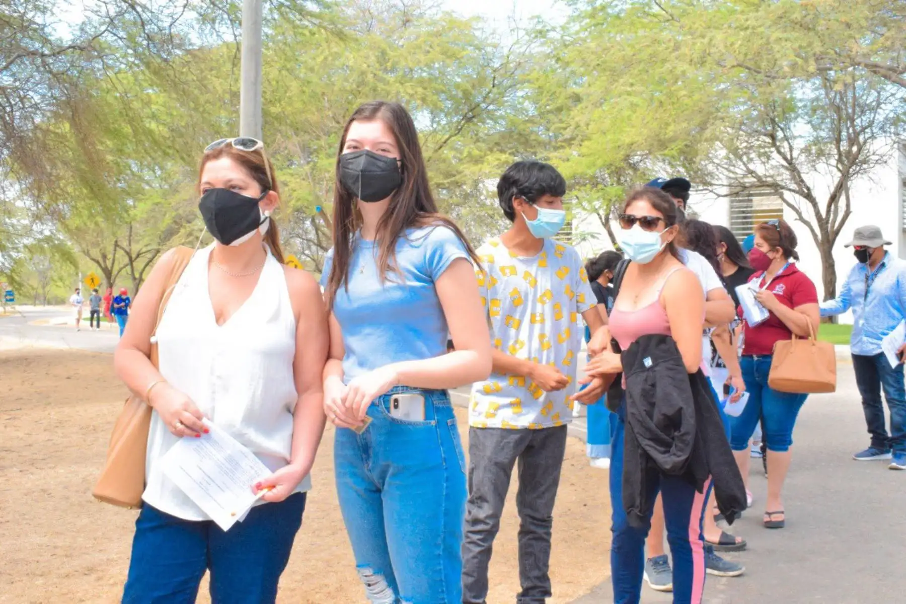 ¡Así se vive el Vacunafest en Piura! Menores desde los 15 a 17 años siguen llegando para poder vacunarse contra la covid-19. Foto: Minsa