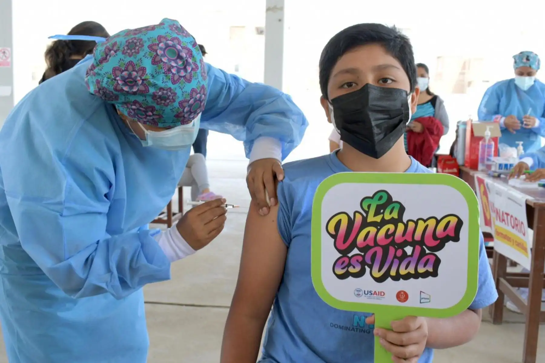 En Lambayeque, los menores de 12 a 17 años acuden con entusiasmo para recibir su primera dosis contra la covid-19. Foto: Minsa