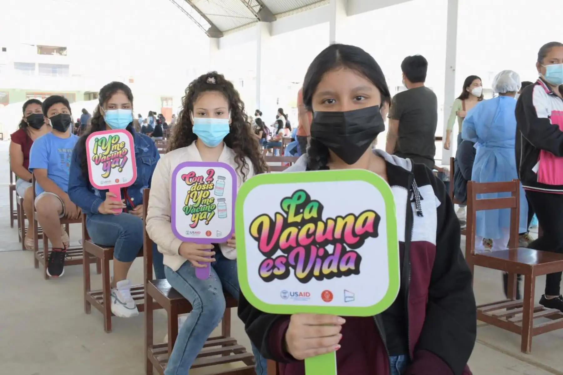 En Lambayeque, los menores de 12 a 17 años acuden con entusiasmo para recibir su primera dosis contra la covid-19. Foto: Minsa