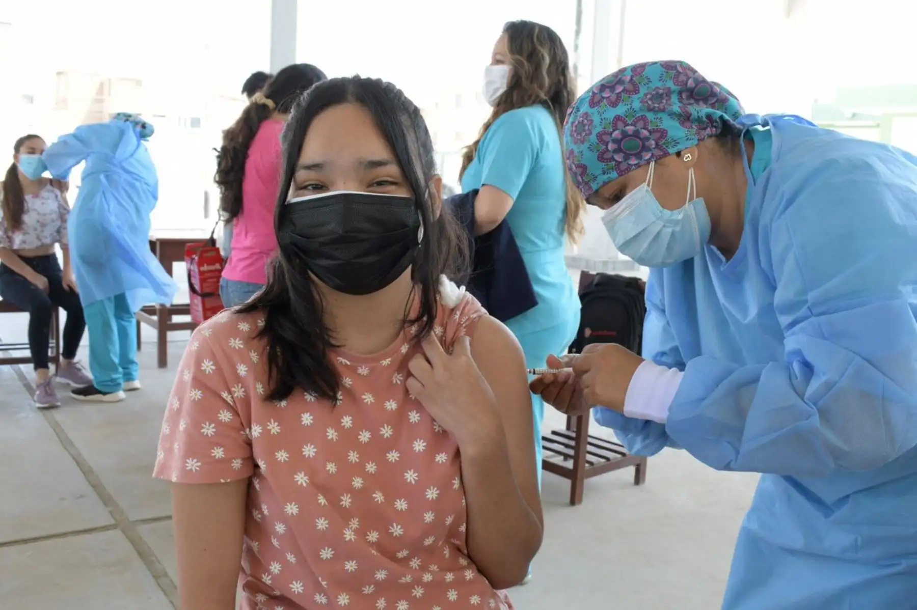 En Lambayeque, los menores de 12 a 17 años acuden con entusiasmo para recibir su primera dosis contra la covid-19. Foto: Minsa