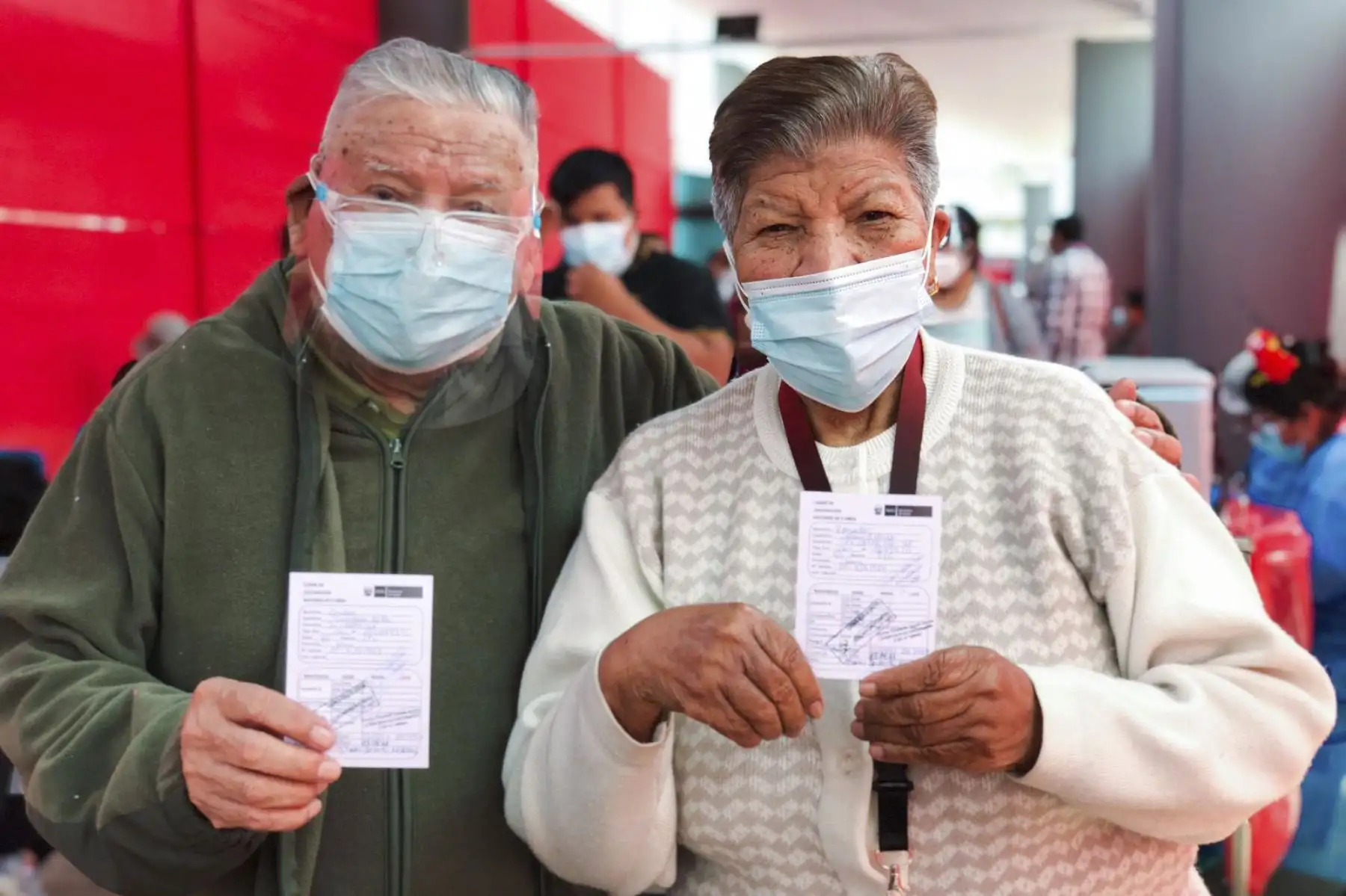 Los mayores de 65 años continúan llegando al Parque Zonal Huiracocha para recibir su dosis de vacuna y así estar aún más protegidos contra la covid-19. Foto: Minsa