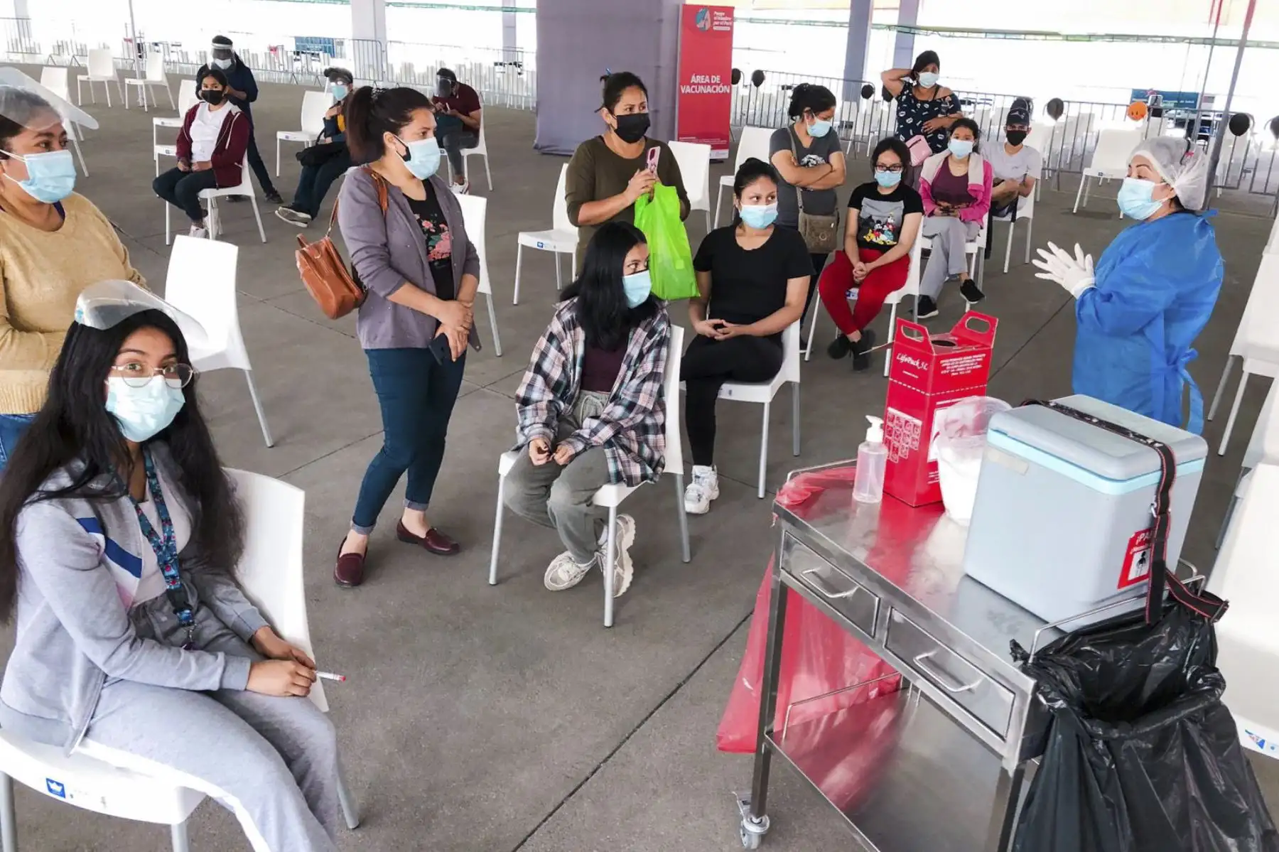 ¡El Vacunafest no se detiene! Los menores de 15 a 17 años siguen llegando a nuestro centro de vacunación del Parque Zonal Huiracocha. Foto: Minsa
