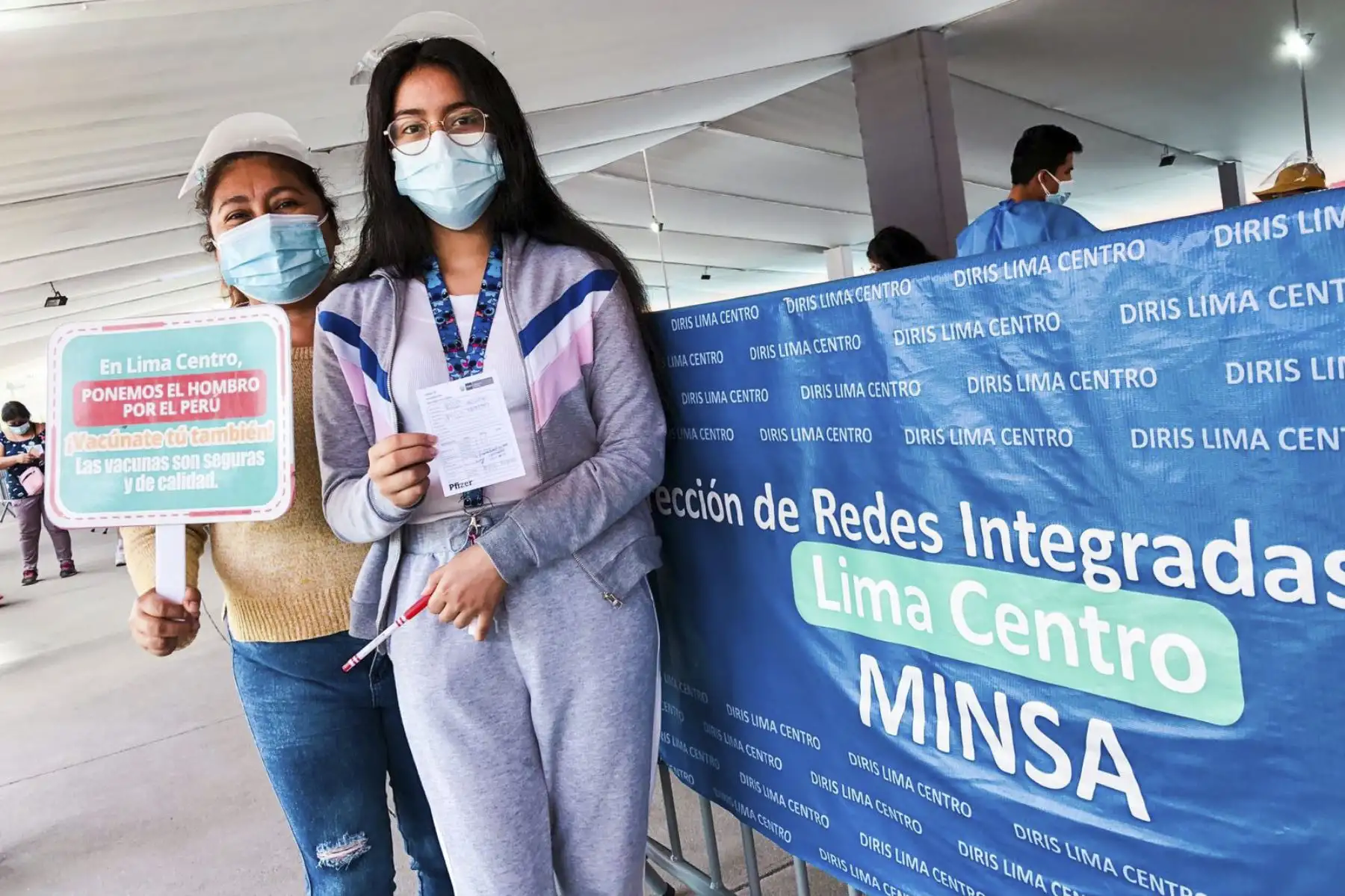 ¡El Vacunafest no se detiene! Los menores de 15 a 17 años siguen llegando a nuestro centro de vacunación del Parque Zonal Huiracocha. Foto: Minsa