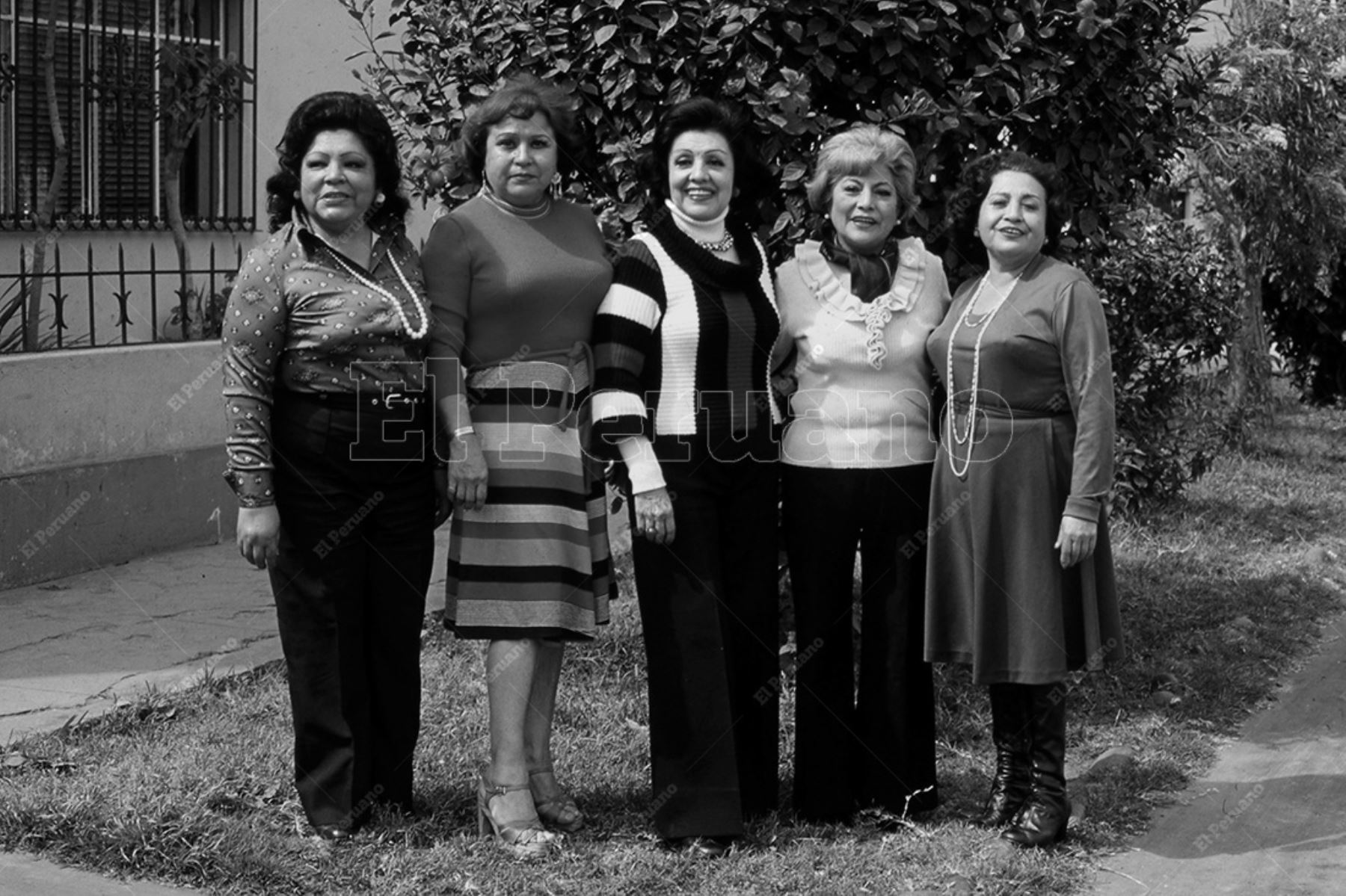 Las cinco grandes cantantes de la época de oro del criollismo: Esther Granados, Delia Vallejos, Alicia Lizárraga, Jesús Vásquez y Eloísa Angulo (1978). Foto: Archivo Histórico de El Peruano