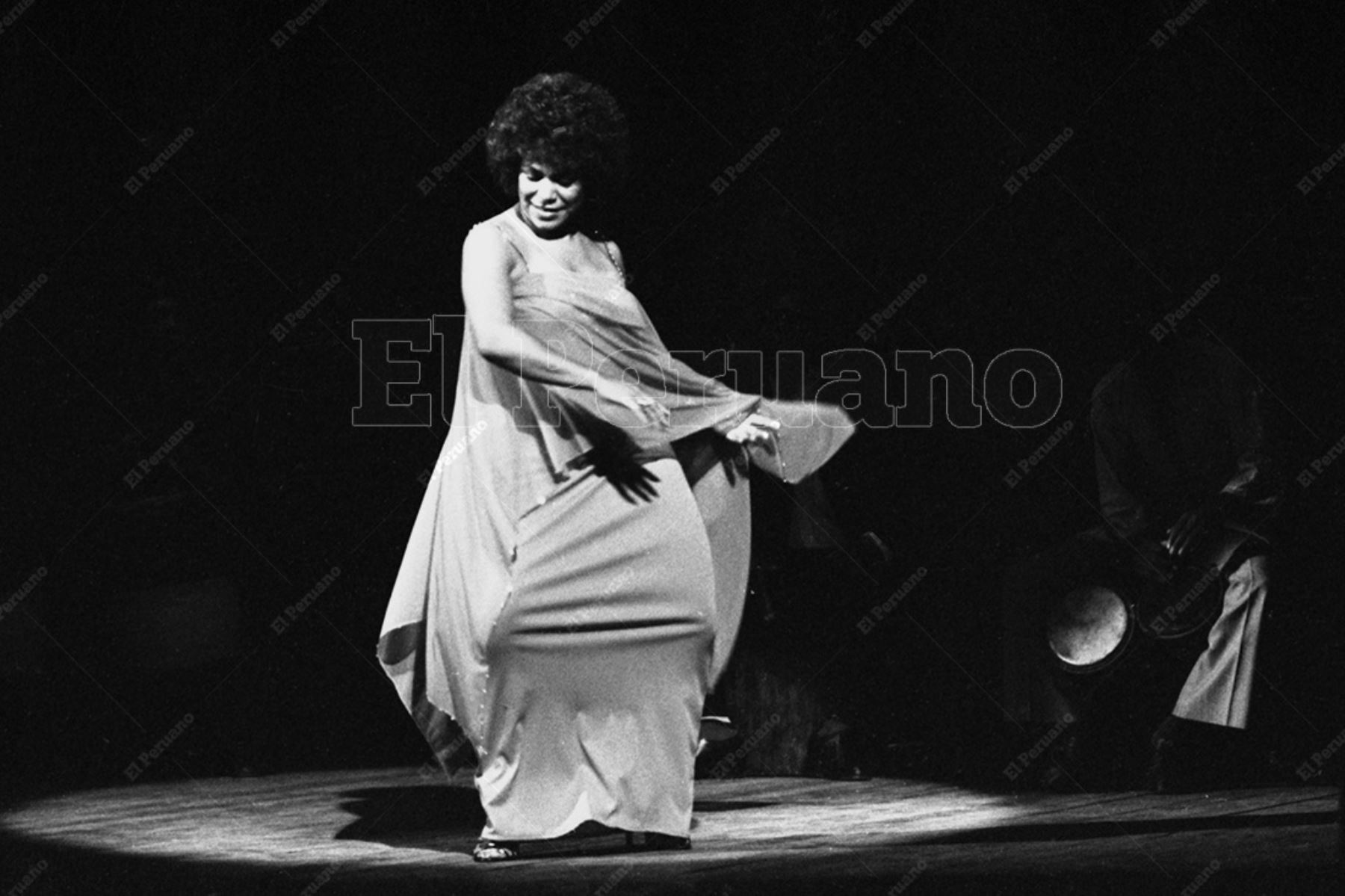 Eva Ayllón, la "Reina del Landó", en concierto (1980). Foto: Archivo Histórico de El Peruano / Leoncio Mariscal