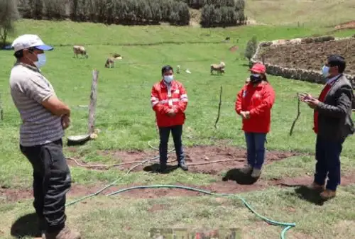 Ganaderos capacitados en sanidad animal, buenas prácticas ganaderas y la elaboración de quesos y sus derivados en el Tambo San Juan de Yanacachi del Programa Nacional PAIS del Ministerio de Desarrollo e Inclusión Social, en el distrito pasqueño de Ticlacayán.