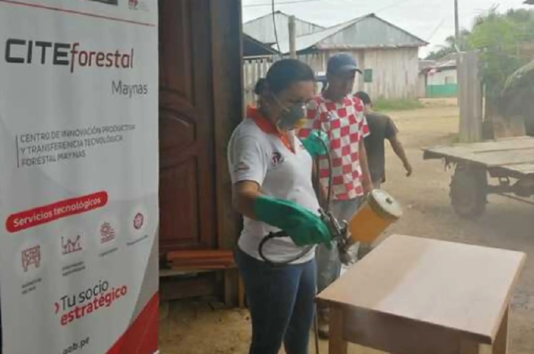 Con el objetivo de fortalecer los conocimientos, habilidades y destrezas del personal a nivel operativo de las carpinterías, el CITE Forestal Maynas, en articulación con la Municipalidad Provincial de Datem del Marañón, desarrollaron un programa de capacitaciones y asesorías técnicas para las Mipymes de la segunda transformación de la madera de la ciudad de San Lorenzo.