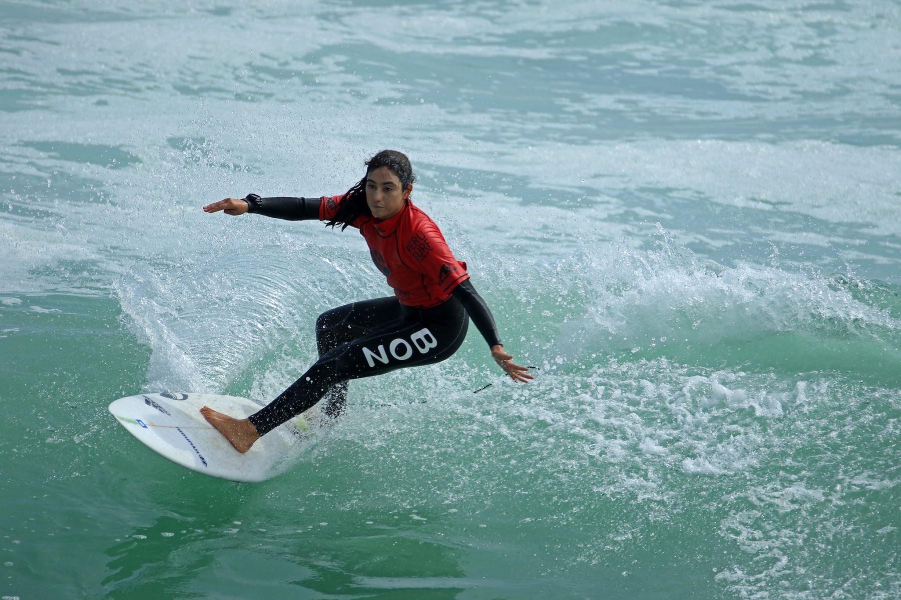 Daniella Rosas expuso toda su categoría en la playa Punta Negra