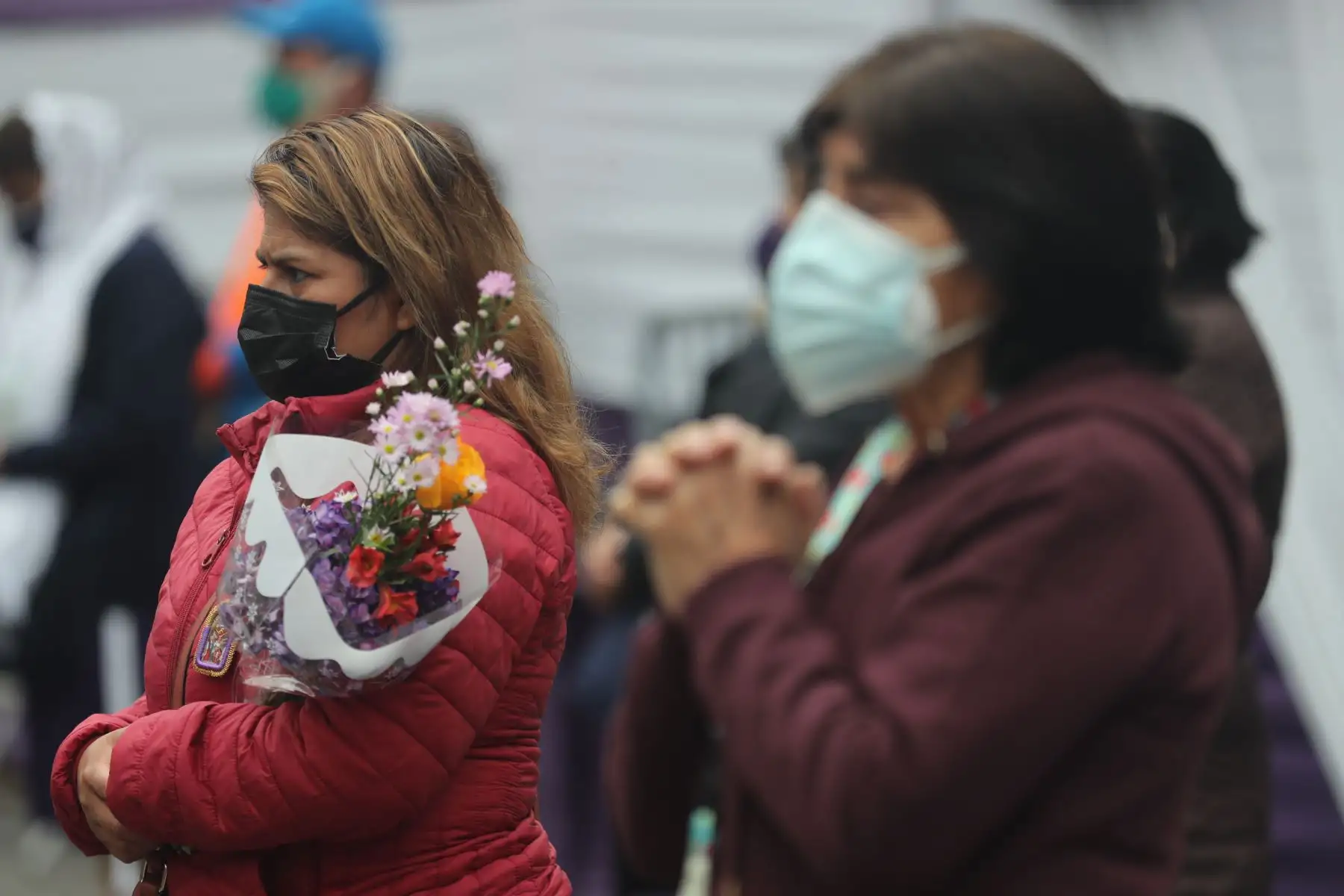 Por el Día de Todos los Santos, las puertas del santuario de las Nazarenas recibir a sus fieles devotos del Señor de los Milagros. Foto: ANDINA/ Andrés Valle