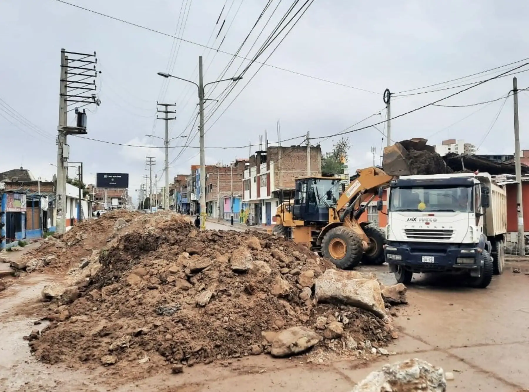 MTC repara infraestructura de alcantarilla en vía que une Huancayo y Chilca.