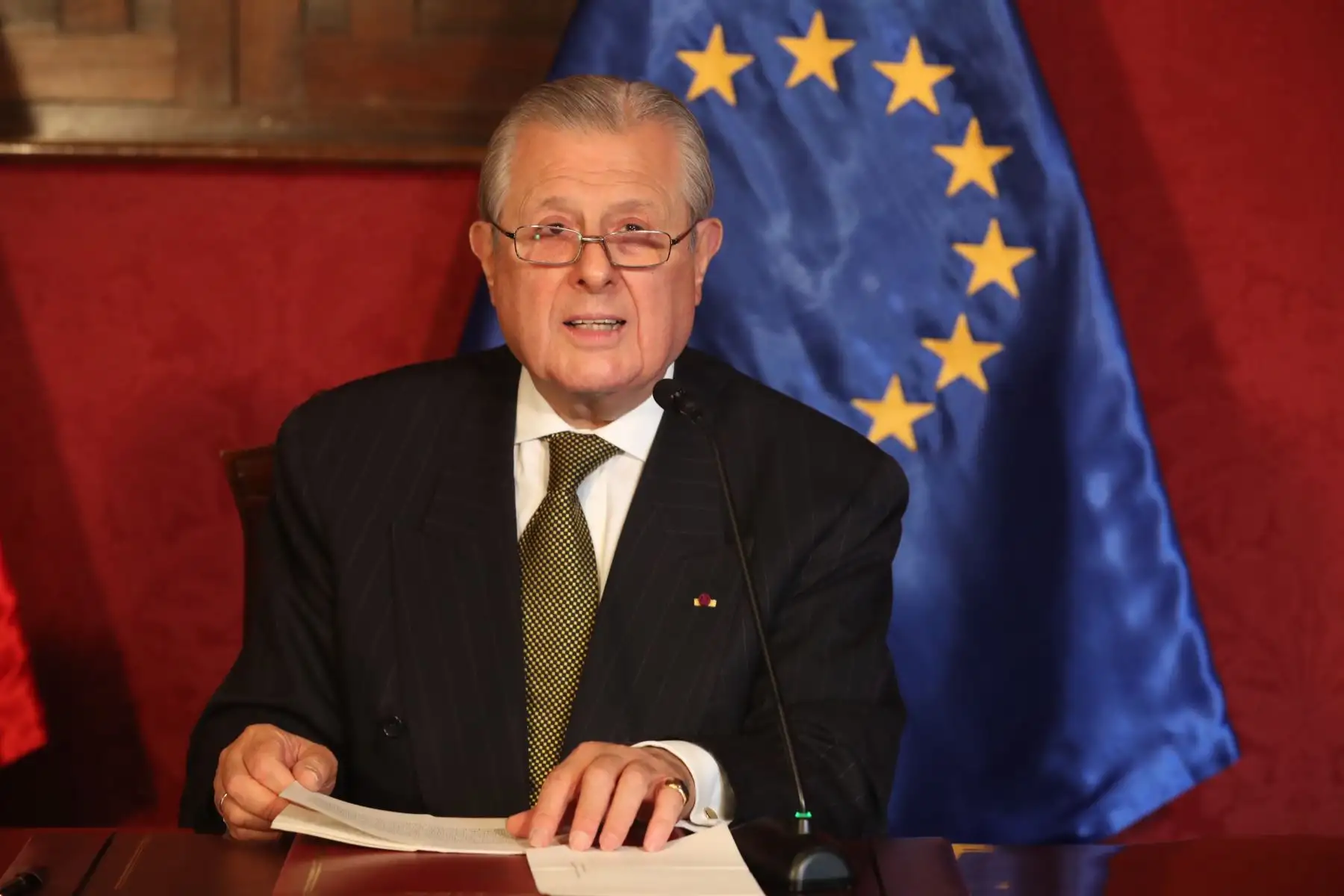 Durante la ceremonia, el ministro Maúrtua también destacó que la UE haya recomendado a sus miembros levantar los bloqueos sanitarios por la covid-19 a nuestro país. ANDINA/Andrés Valle