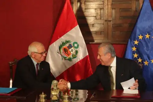 En la reunión donde también participaron el ministro de Comercio Exterior y Turismo, Roberto Sánchez, y el viceministro de Economía, Álex Contreras. ANDINA/Andrés Valle