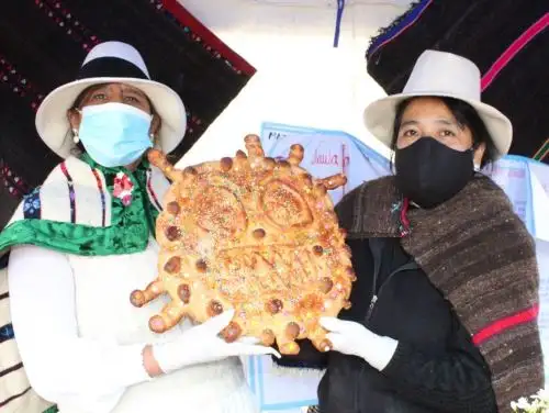Panaderas del distrito de Yauli-La Oroya, en Junín, elaboraron tanta wawas inspirados en la variante delta del covid-19 que causan sensación en fería por el Día de Todos los Santos. ANDINA/Difusión