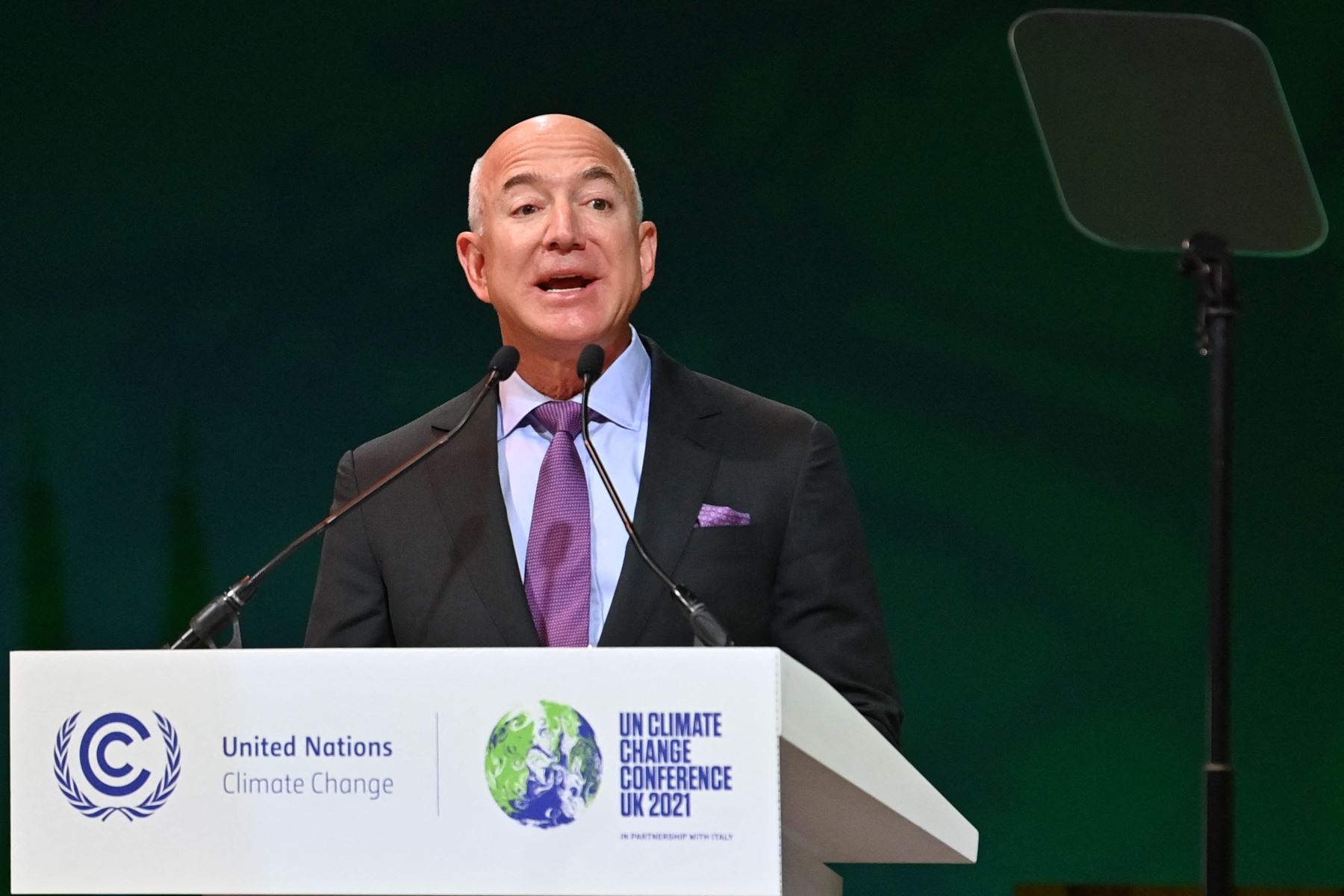 Jeff Bezos, CEO de Amazon en EE. UU,durante la Conferencia de la ONU sobre el Cambio Climático COP26 en Glasgow, Escocia. Foto: AFP