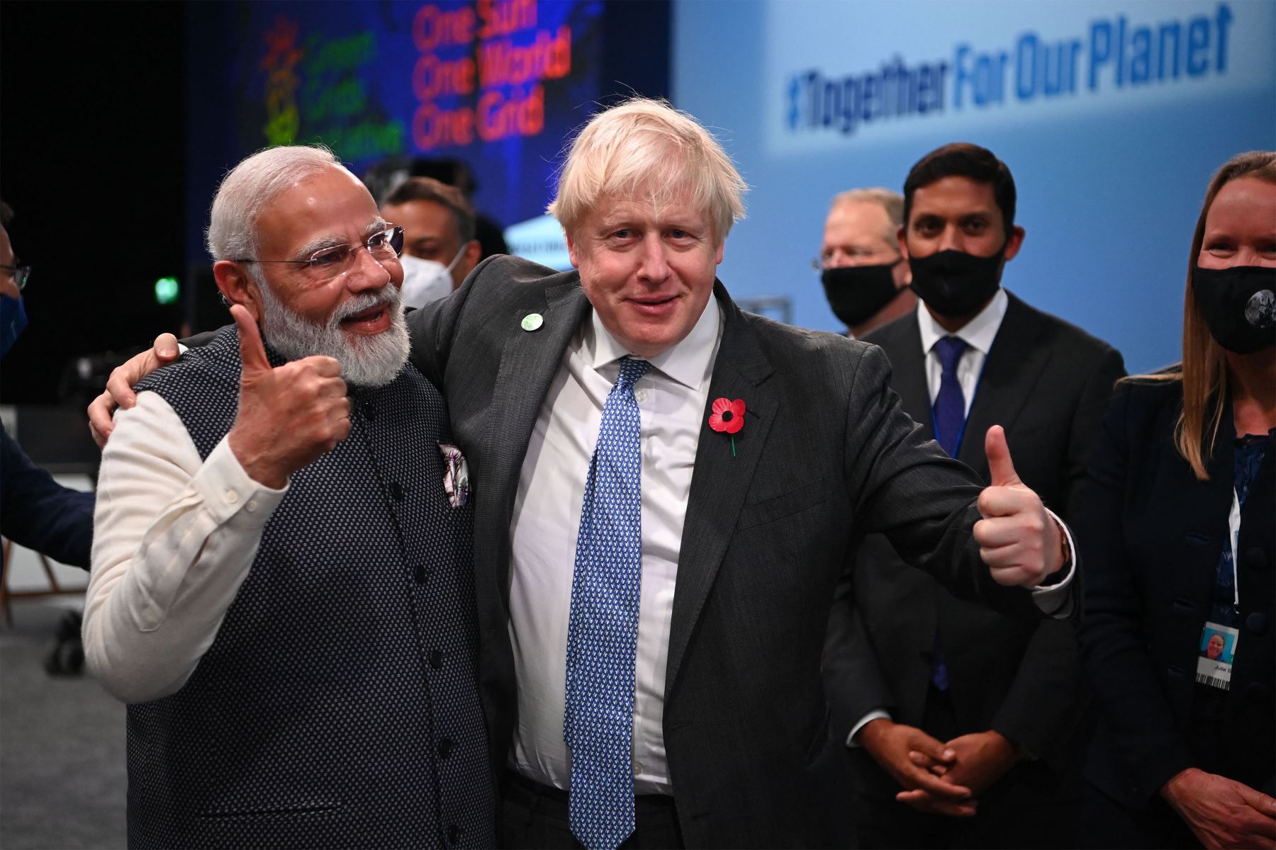 El primer ministro británico, Boris Johnson, y el primer ministro de la India, Narendra Modi, asisten a la sesión de la Cumbre Mundial de Líderes "Aceleración de la innovación y el despliegue de tecnologías limpias" durante la Conferencia sobre el clima COP26 en el Scottish Event Campus en Glasgow, Escocia.
Foto: AFP