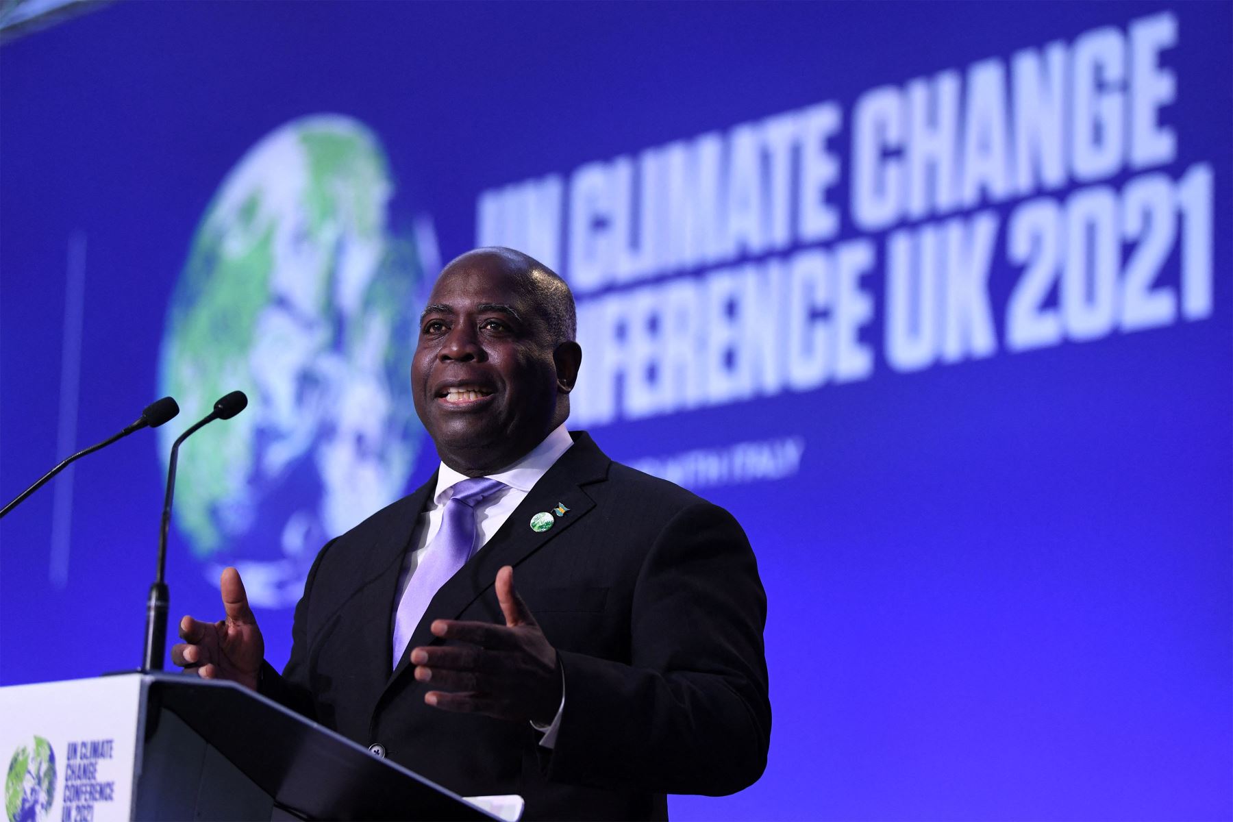 El primer ministro de Bahamas, Philip Edward Davis, hace una declaración nacional en el segundo día de la Cumbre del Clima de la ONU COP26 en Glasgow.
Foto: AFP