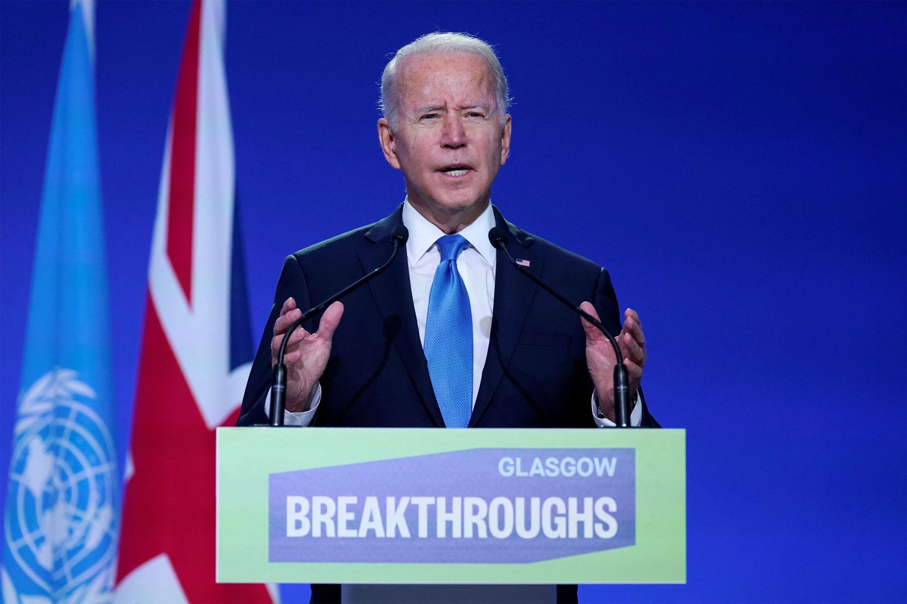El presidente de los Estados Unidos, Joe Biden, pronuncia un discurso en el escenario durante una reunión, como parte de la Cumbre de Líderes Mundiales de la Conferencia de las Naciones Unidas sobre el Cambio Climático COP26 en Glasgow, Escocia.
Foto: AFP