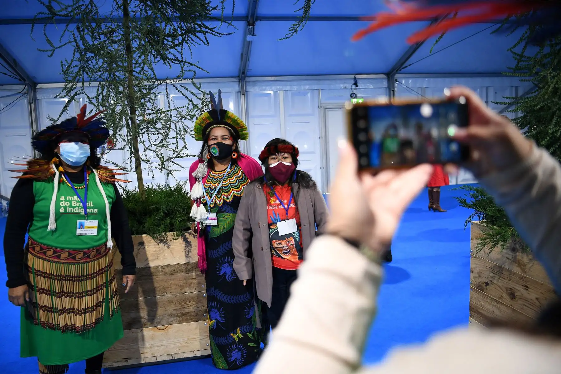 Simone Karipuna, de la comunidad indígena brasileña amazónica, posa para una fotografía durante la Conferencia de Cambio Climático COP26 de la ONU en Glasgow, Escocia.
Foto: AFP