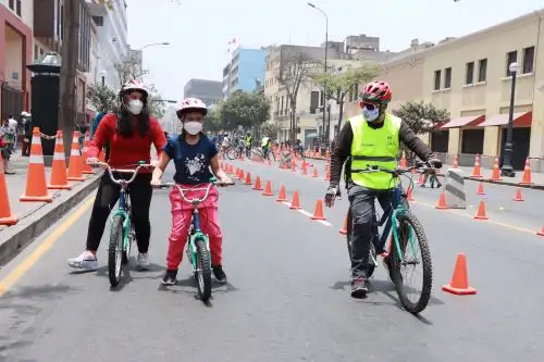 La comuna limeña prestará cascos y bicicletas para el desarrollo de las clases gratuitas.  Foto: MML