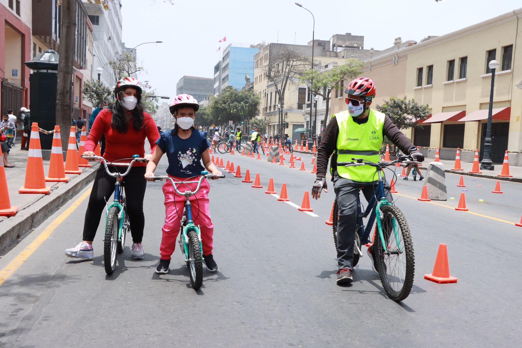 La comuna limeña prestará cascos y bicicletas para el desarrollo de las clases gratuitas.  Foto: MML