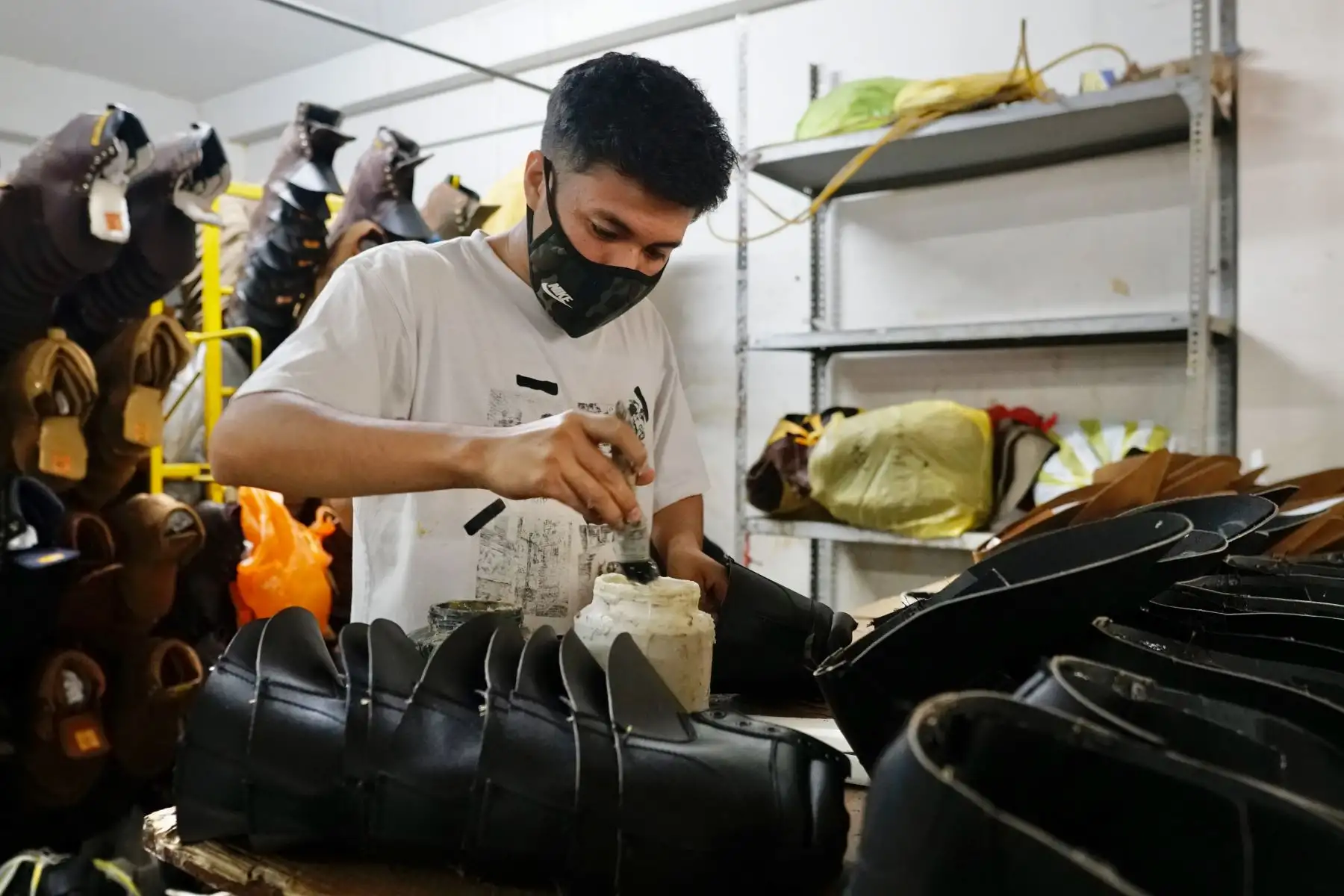 Los jóvenes cuentan con diversos programas de capacitación laboral en las empresas para ganar experiencia. Foto: ANDINA/difusión.