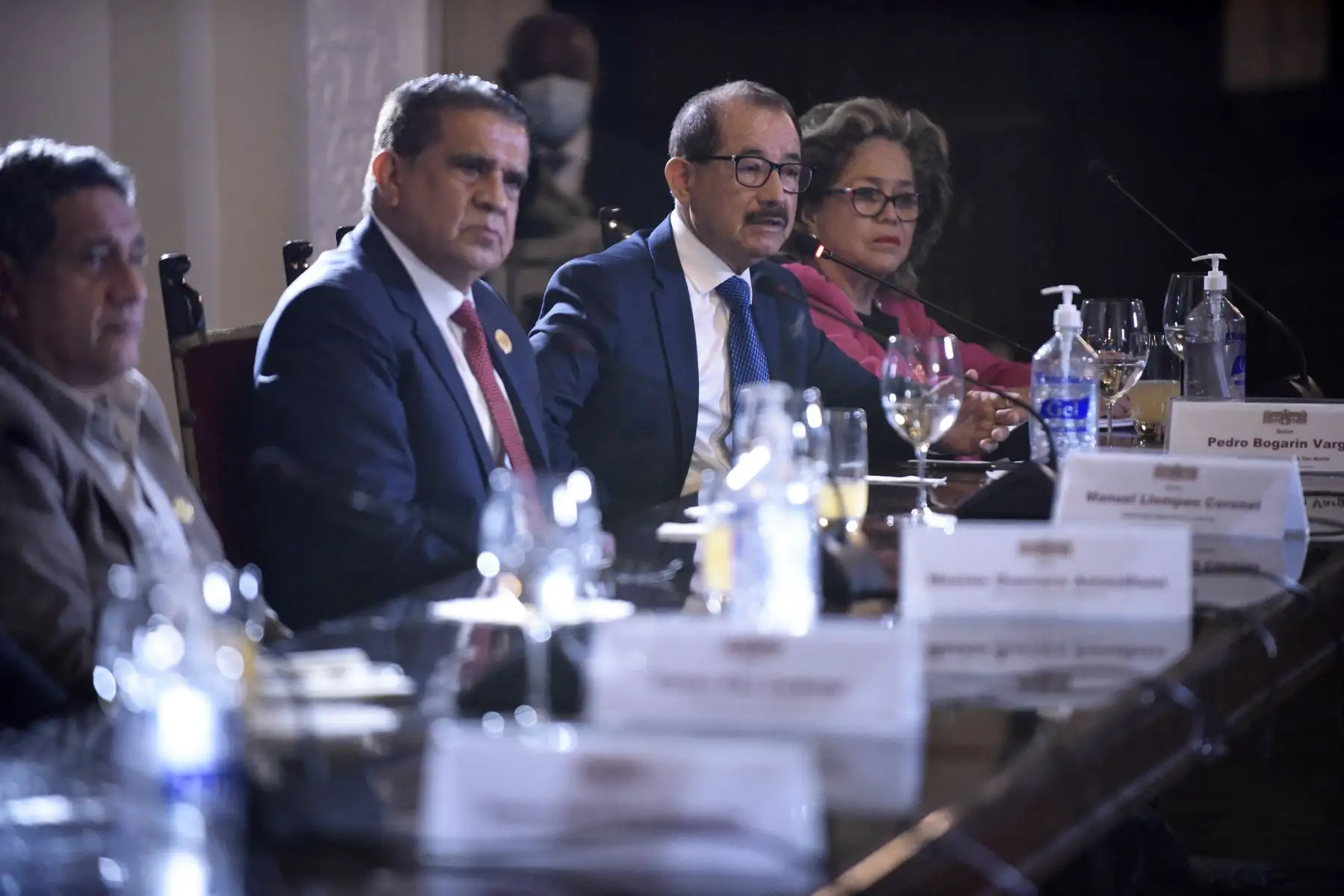 Presidente de la República, Pedro Castillo, acompañado del alto representante de la Unión Europea, Josep Borrell, sostuvo una reunión con los gobernadores Regionales de La Libertad, Cajamarca, San Martín y Ayacucho, en Palacio de Gobierno. Foto: ANDINA/Prensa Presidencia