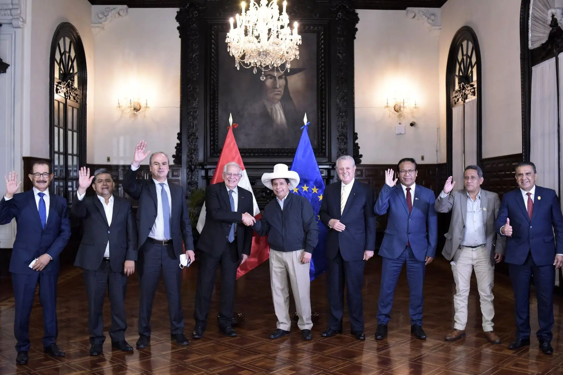 Presidente de la República, Pedro Castillo, acompañado del alto representante de la Unión Europea, Josep Borrell, sostuvo una reunión con los gobernadores Regionales de La Libertad, Cajamarca, San Martín y Ayacucho, en Palacio de Gobierno. Foto: ANDINA/Prensa Presidencia