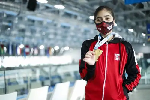 Ana Ricci le da la primera medalla dorada al Perú en el Sudamericano de Deportes Acuáticos Perú Bicentenario 2021. Foto: ANDINA/Renato Pajuelo.
