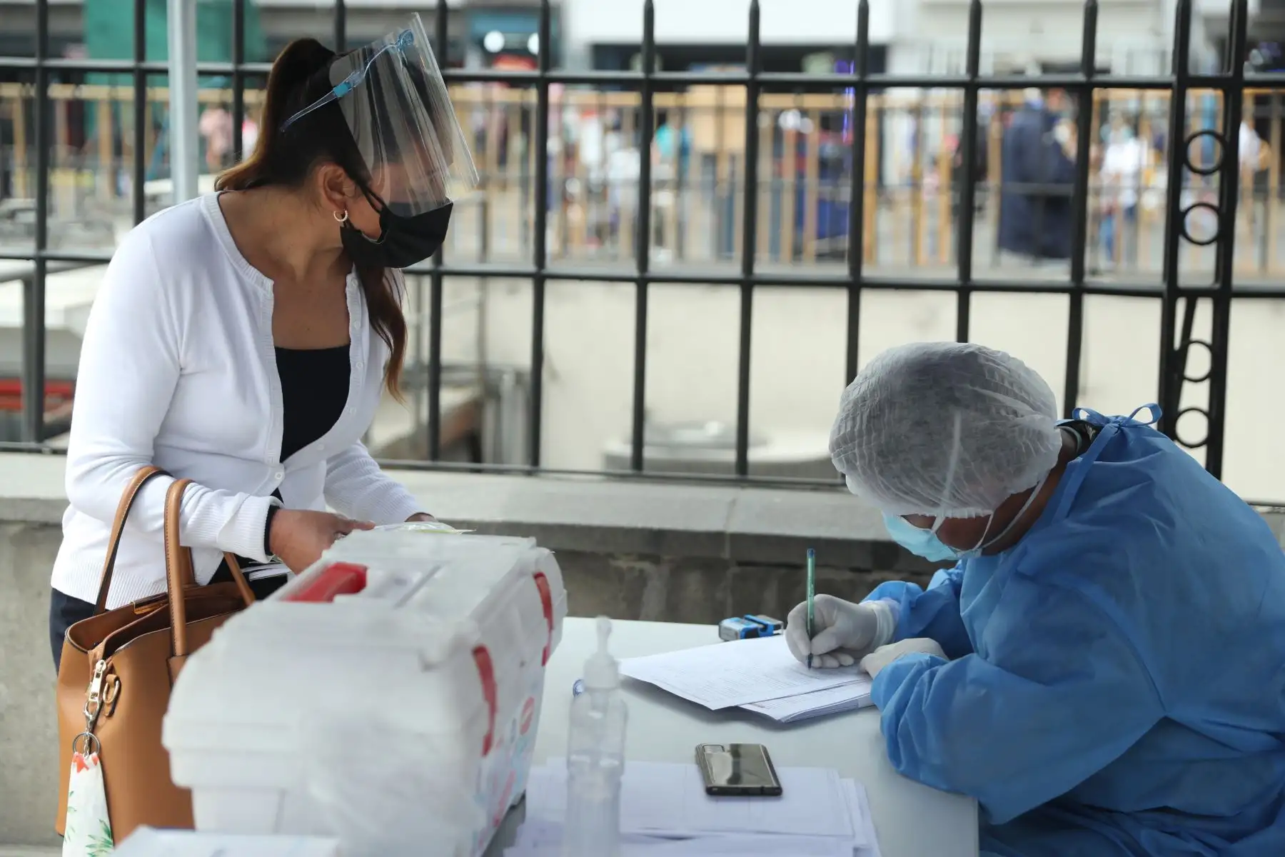 Minsa realizó pruebas moleculares gratuitas para la población en los exteriores de la RENIEC del Centro de Lima.
Foto: ANDINA/Andrés Valle