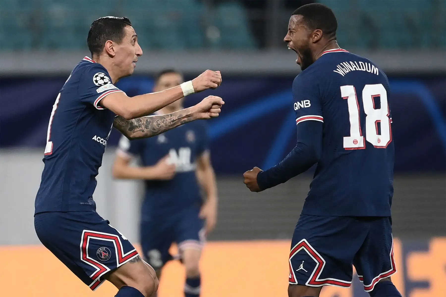 El centrocampista holandés del Paris Saint-Germain Georginio Wijnaldum  celebra marcando el 1-2 con su compañero de equipo, el centrocampista argentino del Paris Saint-Germain Angel Di Maria durante la Liga de Campeones de la UEFA, Grupo A, partido de fútbol RB Leipzig v Paris Saint-Germain en Leipzig.
Foto: AFP