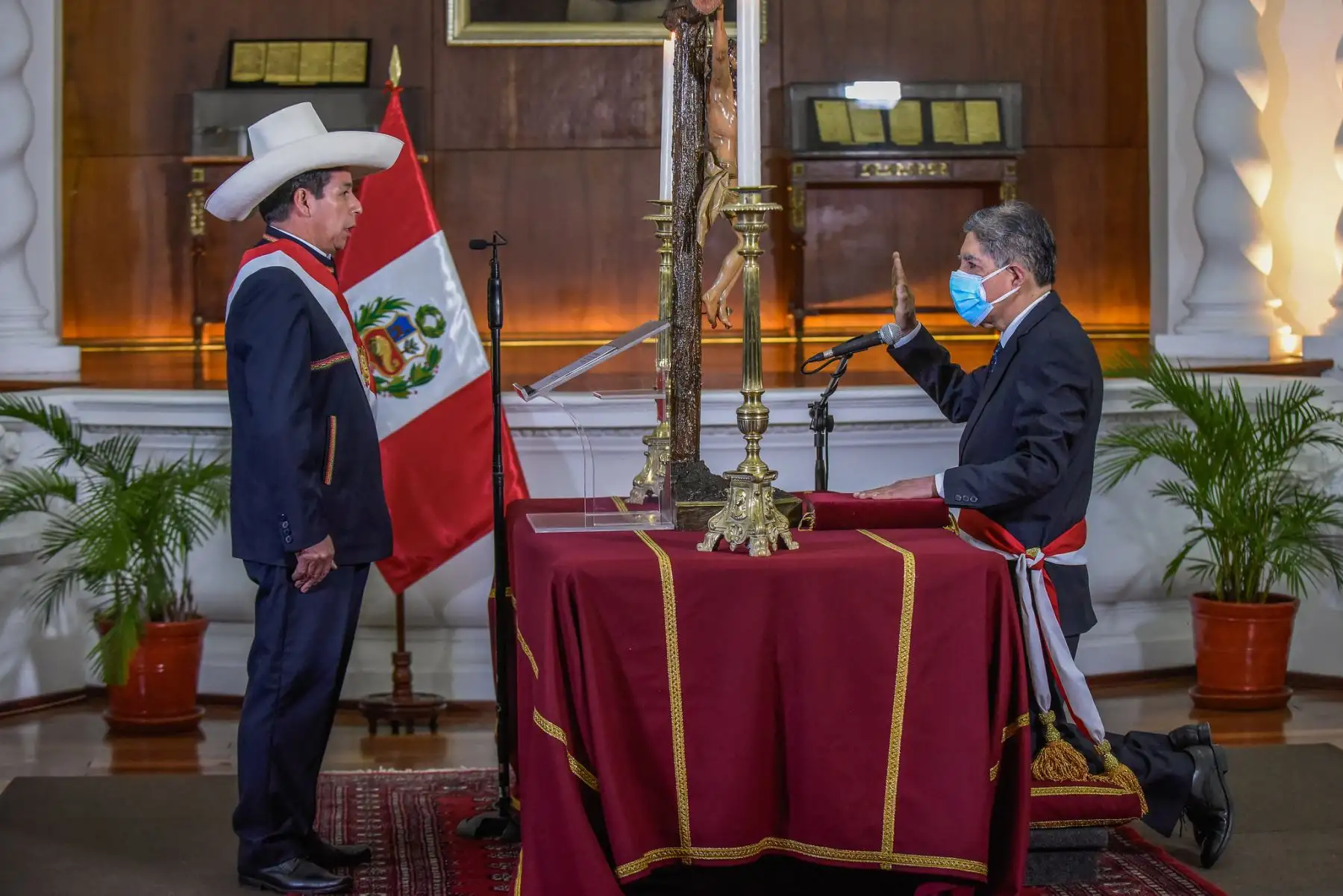 El exfiscal supremo Avelino Guillén juró como nuevo ministro del Interior en una ceremonia presidida por el jefe del Estado, Pedro Castillo, en Palacio de Gobierno. Foto: Prensa Presidencia