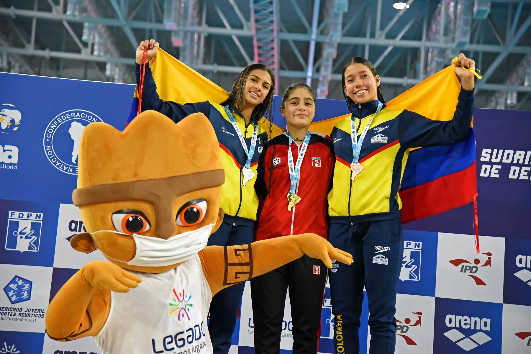 Ana Ricci, gana la segunda medalla de oro en el Campeonato Sudamericano de Deportes Acuáticos, modalidad clavado individual, 3 metros. Foto: Legado