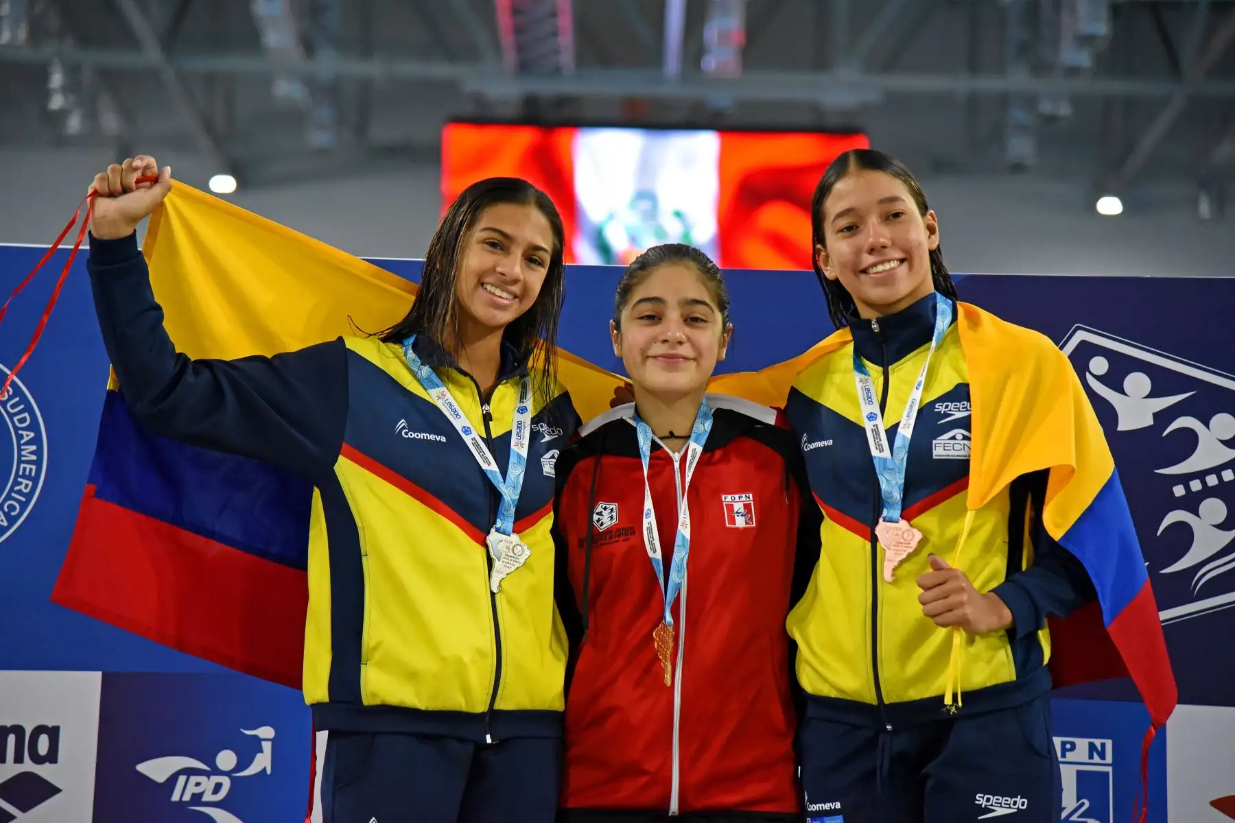 Ana Ricci, gana la segunda medalla de oro en el Campeonato Sudamericano de Deportes Acuáticos, modalidad clavado individual, 3 metros. Foto: Legado