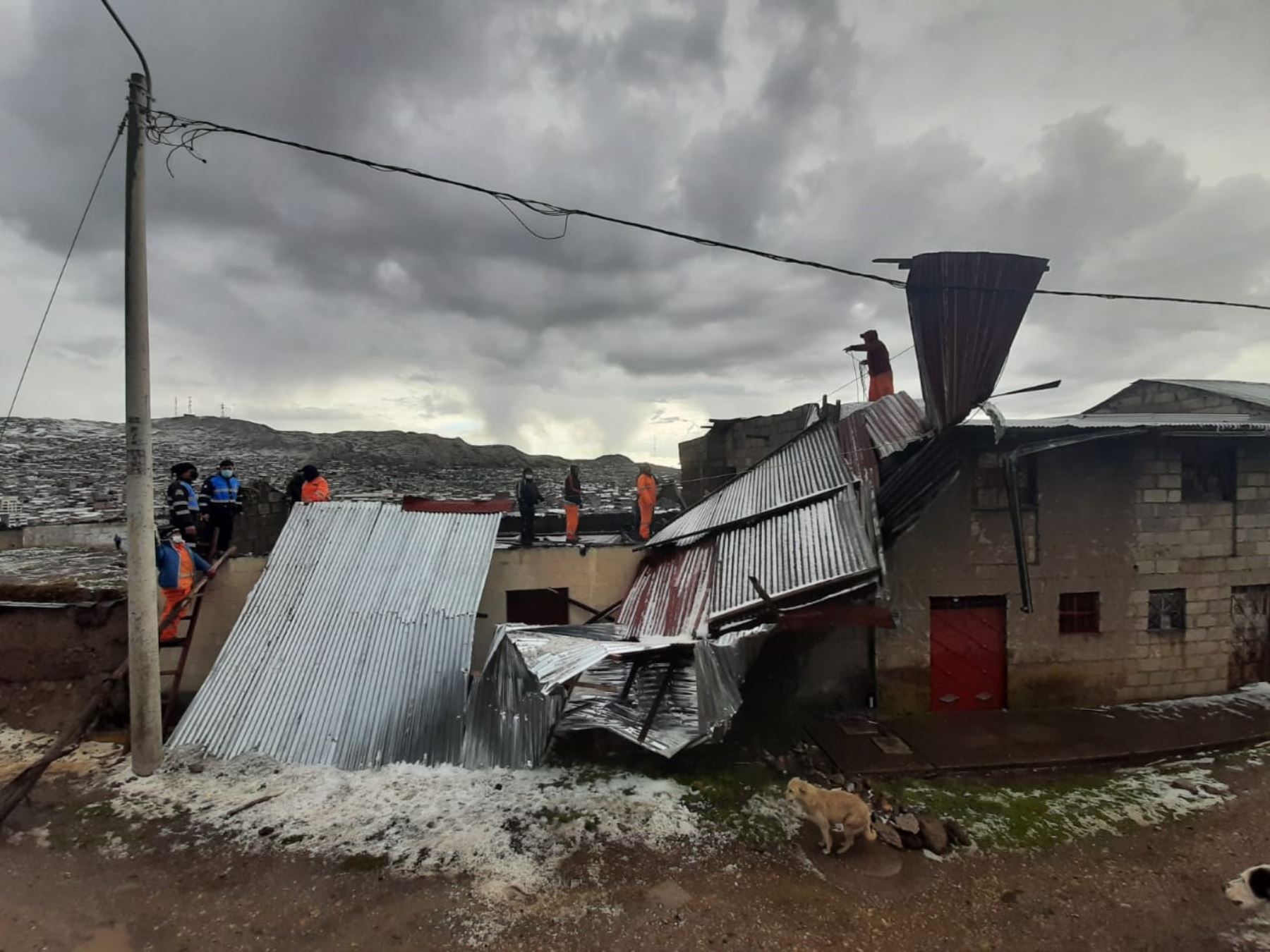 Vientos fuertes e intensa granizada destruyen techos e inundan viviendas en distrito de Chaupimarca, provincia de Pasco. ANDINA/Difusión