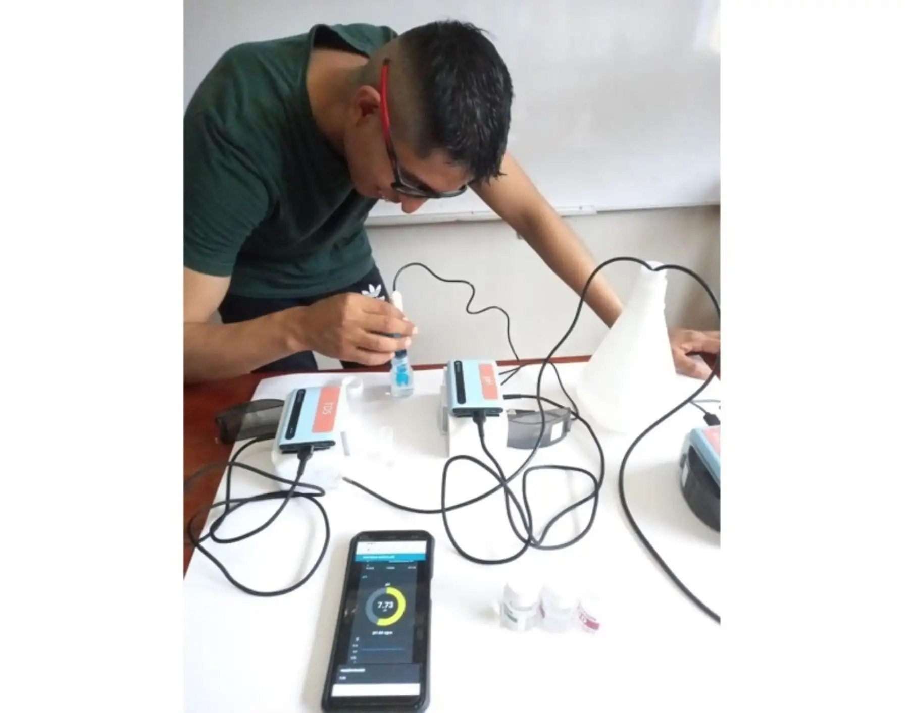 Luis Miguel Guere Balvin, joven estudiante de Software del Senati en Pucallpa, Ucayali, creó un novedoso sistema automatizado para aguas residuales. ANDINA/Difusión