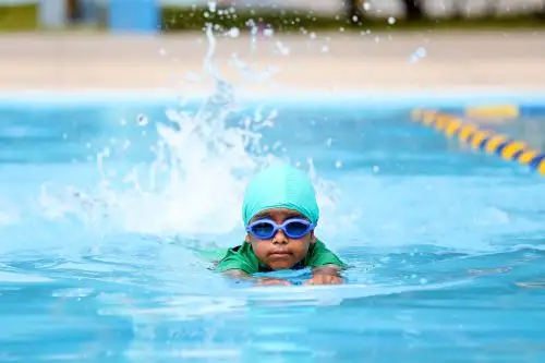 Servicio de Parques de Lima (Serpar) anuncia el retorno de sus escuelas de natación en los clubes zonales, las cuales se realizarán en las piscinas semiolímpicas y para principiantes, debido al actual contexto sanitario.