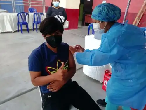 En cuanto al servicio de transporte interprovincial terrestre, los pasajeros mayores de 12 años residentes y no residentes, solo pueden abordar si acreditan su dosis completa de vacunación en el Perú y/o en el extranjero, y la dosis de refuerzo para mayores de 40 años en el caso de personas que residan en el país ANDINA/Difusión
