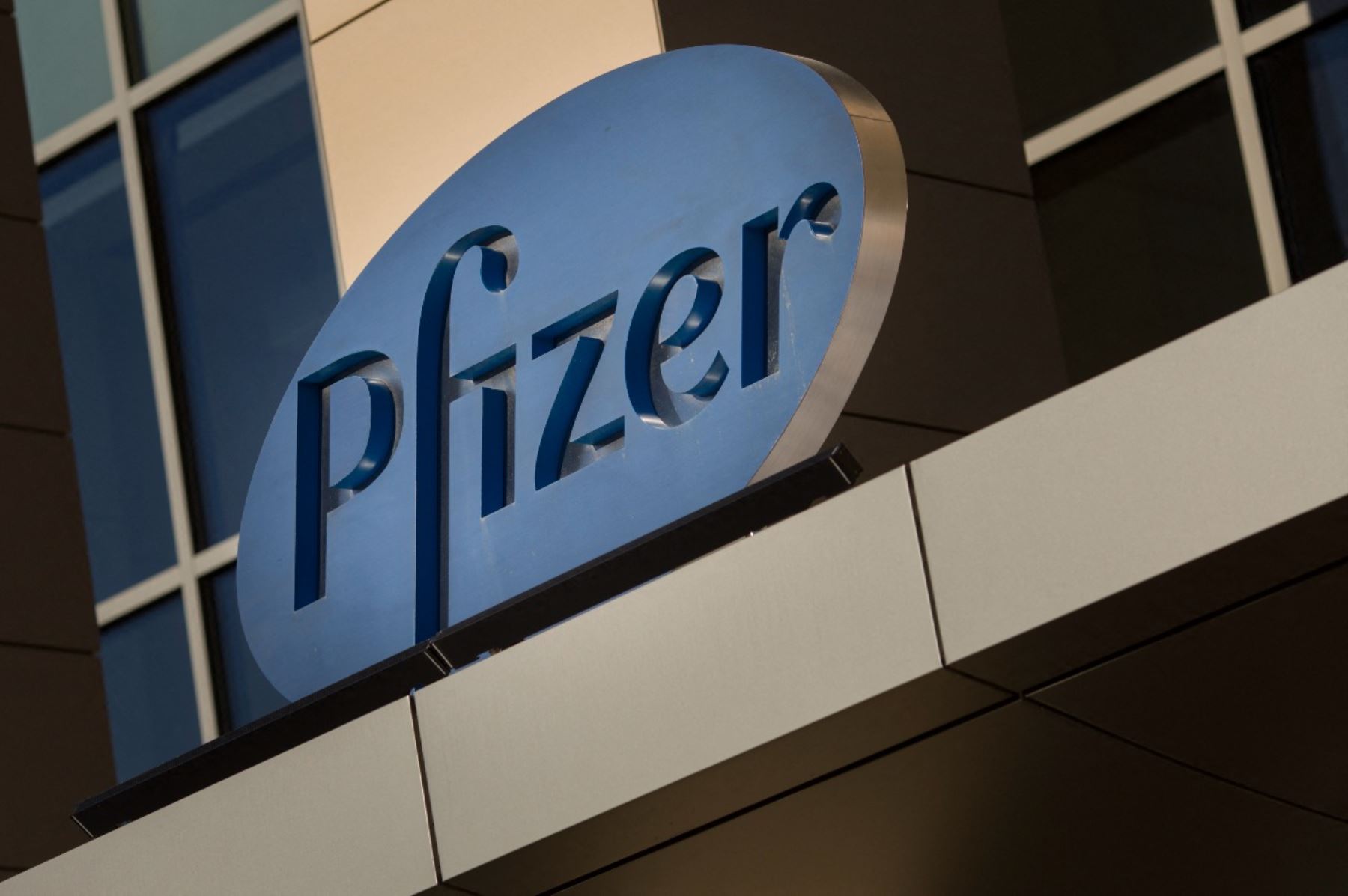 Pfizer asegura que sus pastillas anticovid también son eficaces contra ómicron