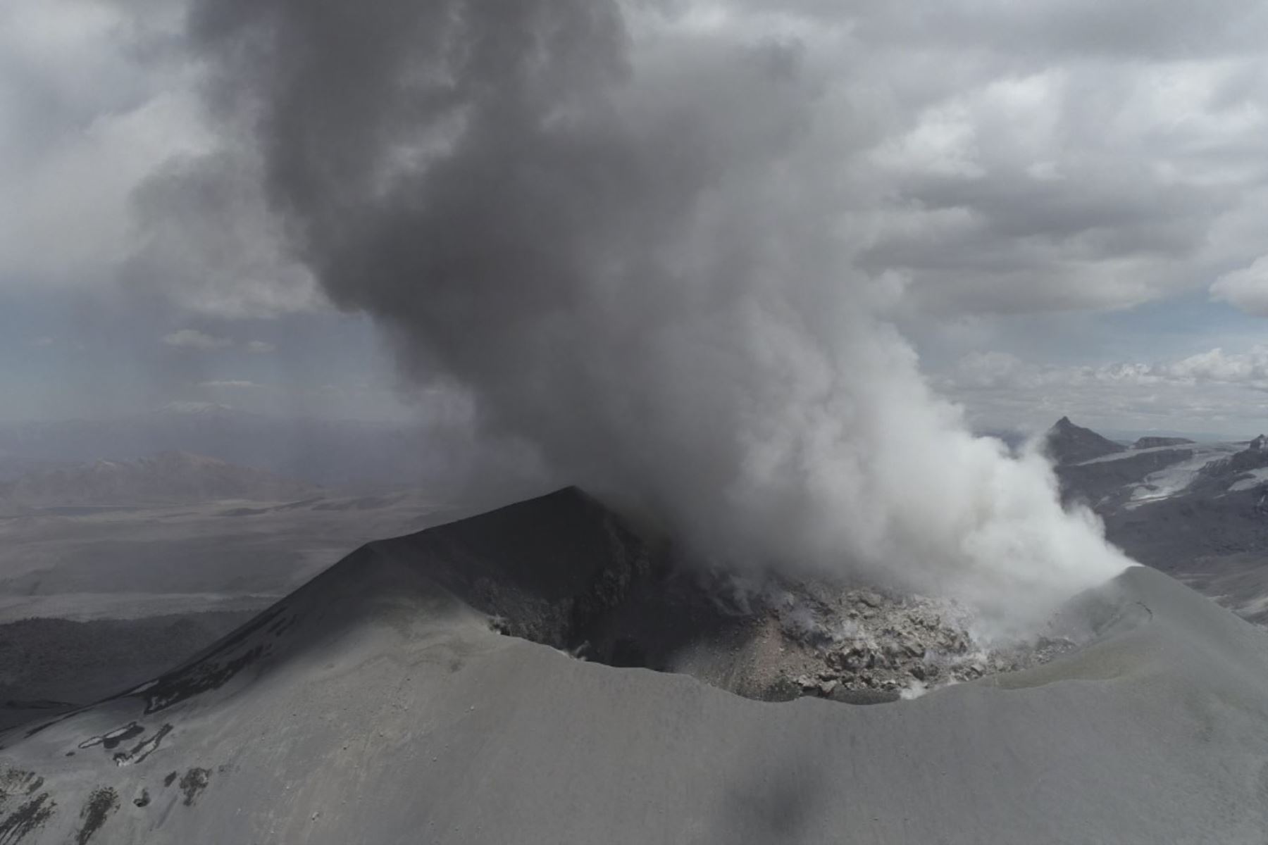 El 6 de noviembre del 2016, el volcán Sabancaya, situado en Arequipa, inició un nuevo proceso eruptivo. Foto: ANDINA/Archivo