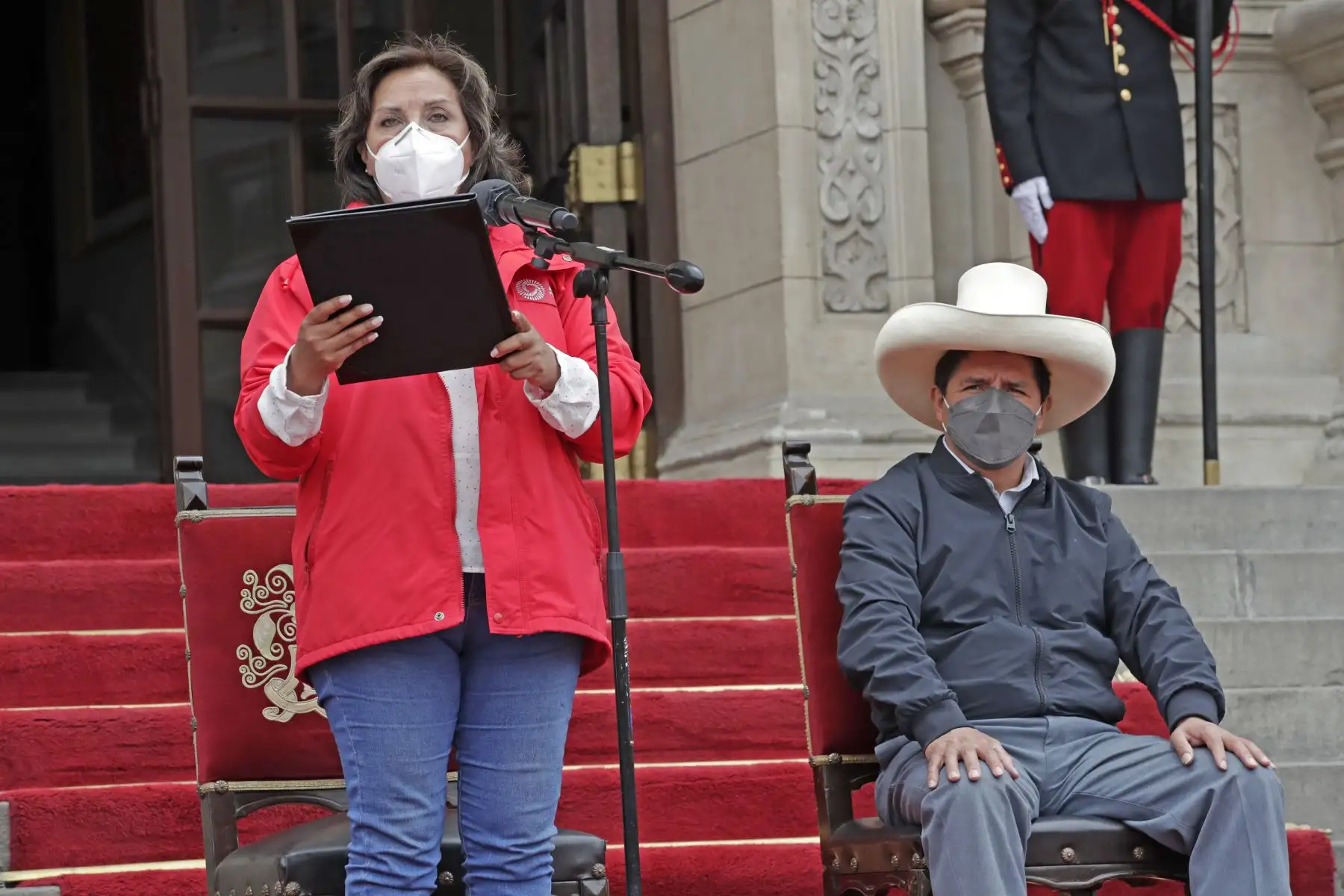 El jefe de Estado, Pedro Castillo, participó en el primer encuentro presidencial con organizaciones sociales de personas con discapacidad en el Patio de Honor de Palacio de Gobierno. Ministra de Desarrollo e Inclusión Social, Dina Boluarte, dirige unas palabras. Foto: ANDINA/Prensa Presidencia