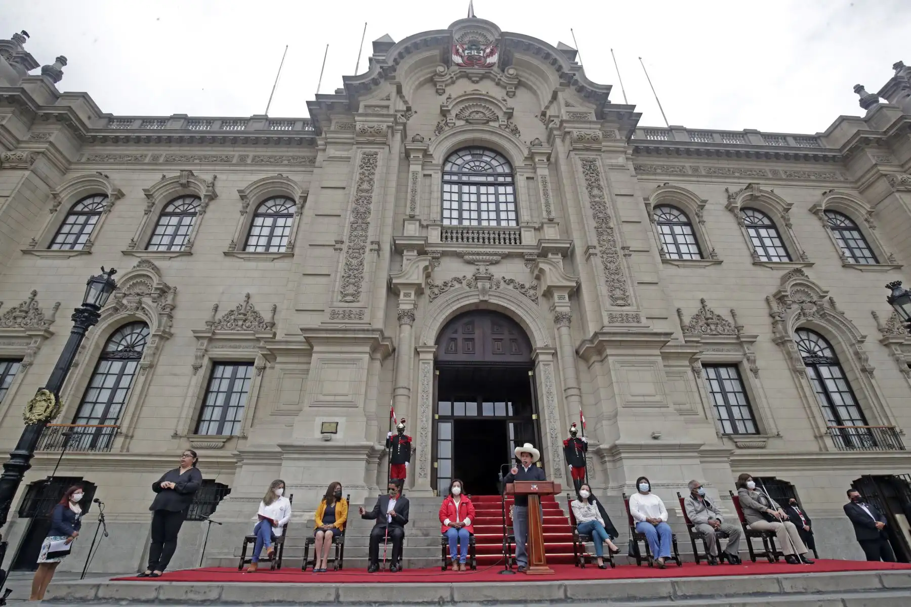 El jefe de Estado, Pedro Castillo, participó en el primer encuentro presidencial con organizaciones sociales de personas con discapacidad en el Patio de Honor de Palacio de Gobierno. Foto: ANDINA/Prensa Presidencia