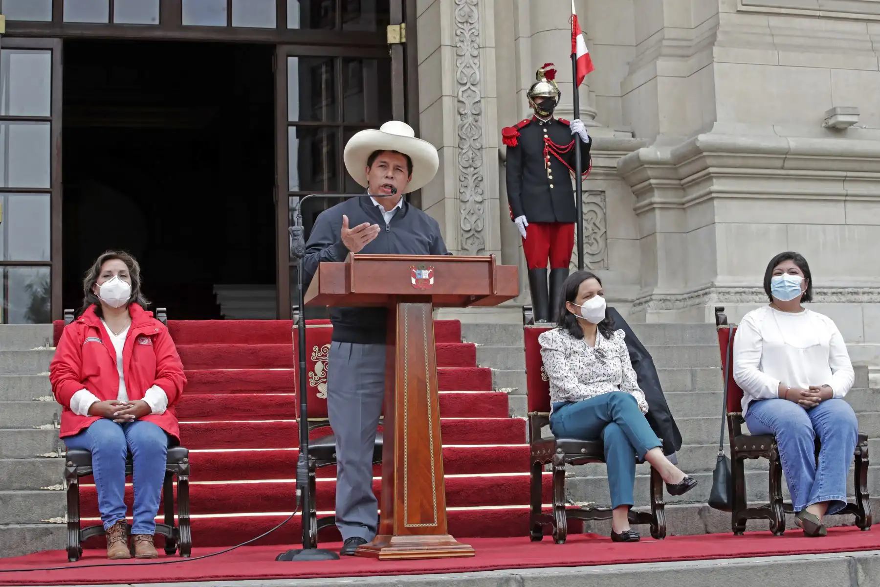 El jefe de Estado, Pedro Castillo, participó en el primer encuentro presidencial con organizaciones sociales de personas con discapacidad en el Patio de Honor de Palacio de Gobierno. Foto: ANDINA/Prensa Presidencia