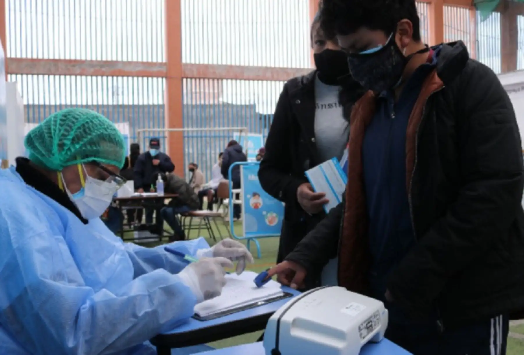 La región Pasco inició hoy la vacunación contra el covid-19 a un total de 16,923 adolescentes de 12 a 14 años, último grupo etario considerado en la población objetivo a proteger contra la infección del nuevo coronavirus, informaron funcionarios regionales de salud.