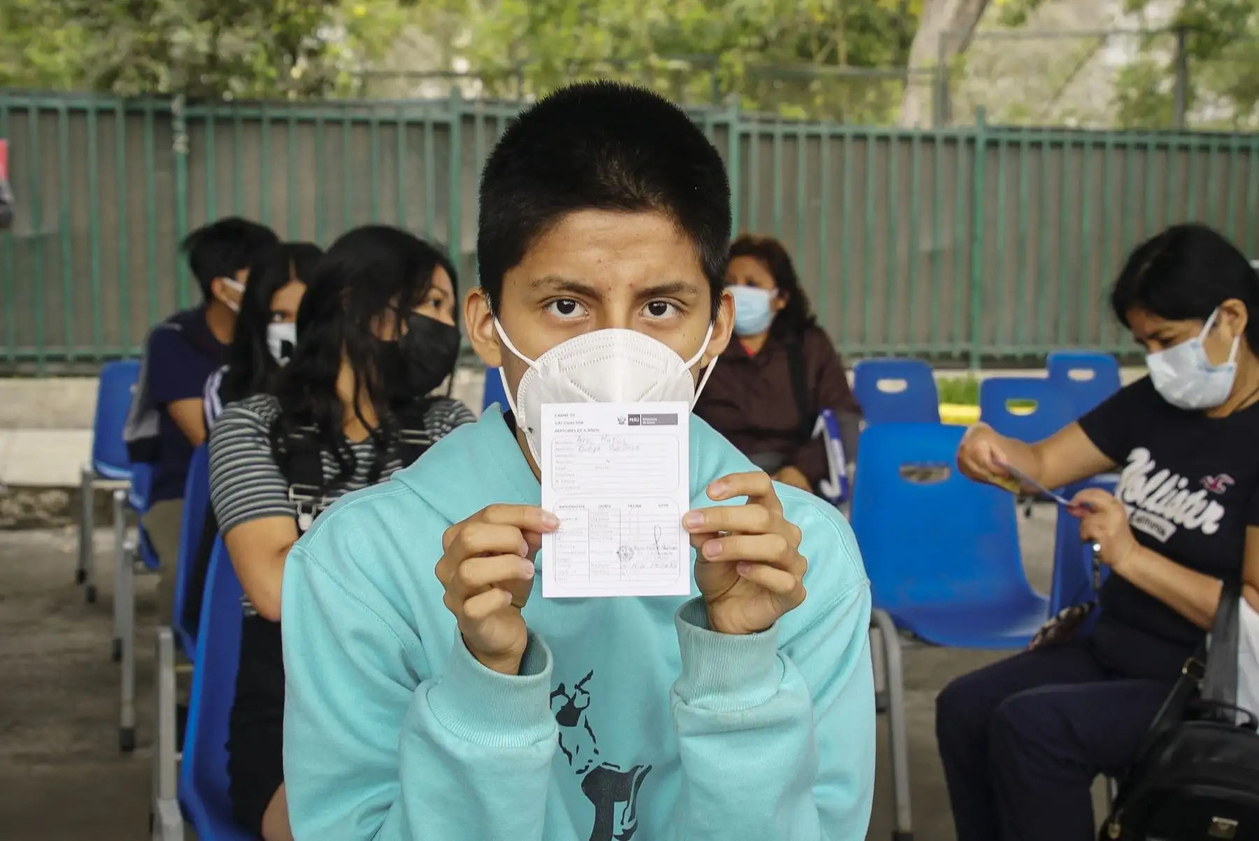 El ministerio de Salud, continúa desarrollando la campaña de inmunización contra la covid-19 dirigida a adolescentes, en el Campo de Marte. Foto: ANDINA/Minsa