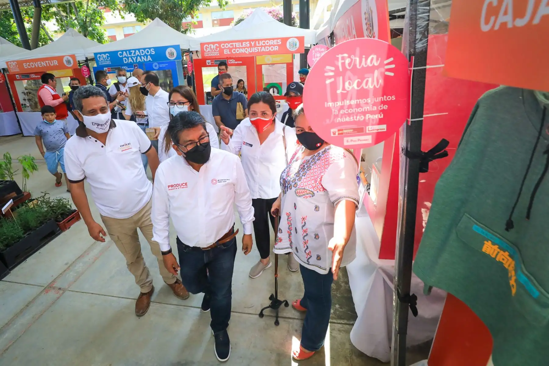 Desde la provincia de Jaén, el ministro de la Producción, Rogger Incio, visita la ExpoCafé Cajamarca 2021, evento donde caficultores de la región muestran su producción a empresarios, a fin de lograr oportunidades de negocios en mercados nacionales e internacionales. Esta es una iniciativa público-privada que busca promover la cadena de valor del café de la región Cajamarca, a fin de lograr el desarrollo y reconocimiento de su alta calidad en el mercado local e internacional. Foto: ANDINA/Prensa Presidencia