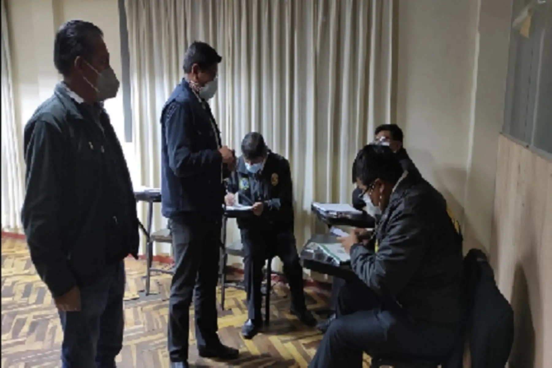 El requerimiento fiscal también alcanza a John Martínez Molina, jefe de la Oficina Regional de Asesoría Jurídica; y al ciudadano extranjero Chen Junkun, este último representante del Consorcio Hospitalario Manuel Núñez.